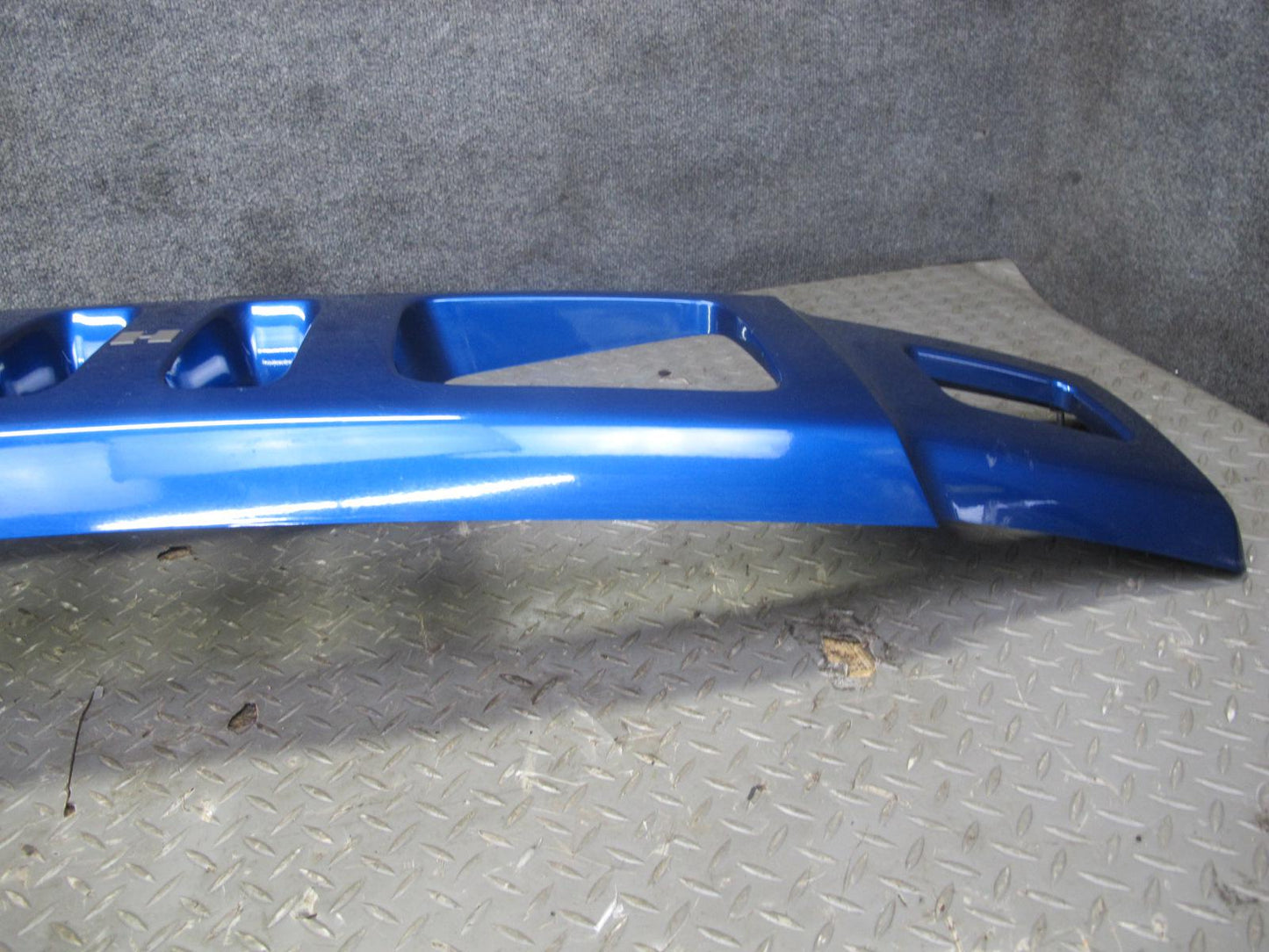 2003-2007 Hummer H2 Front Bumper Radiator Upper Grille Pacific Blue 15777617
