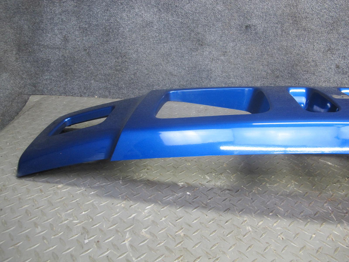 2003-2007 Hummer H2 Front Bumper Radiator Upper Grille Pacific Blue 15777617