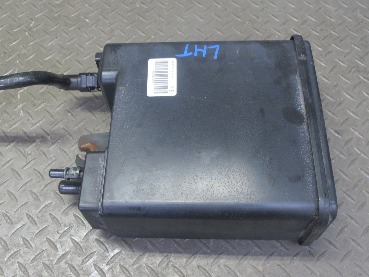 2004-2007 Hummer H2 Emission Fuel Vapor Evap Vapor Charcoal Canister w Solenoid