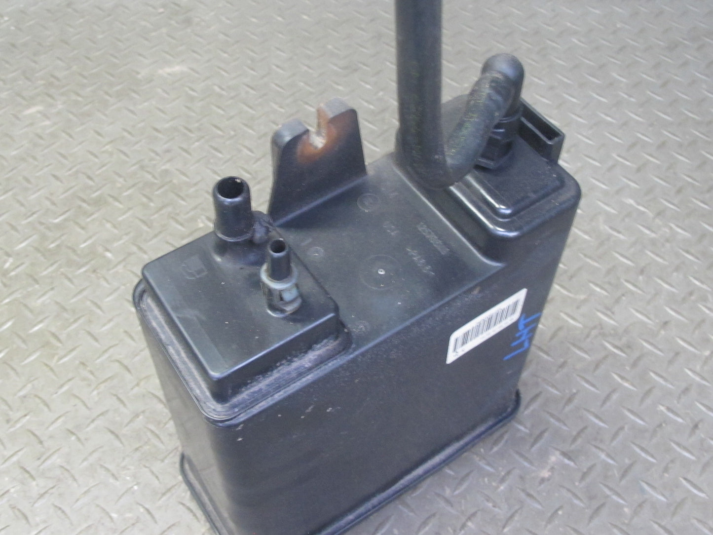 2004-2007 Hummer H2 Emission Fuel Vapor Evap Vapor Charcoal Canister w Solenoid