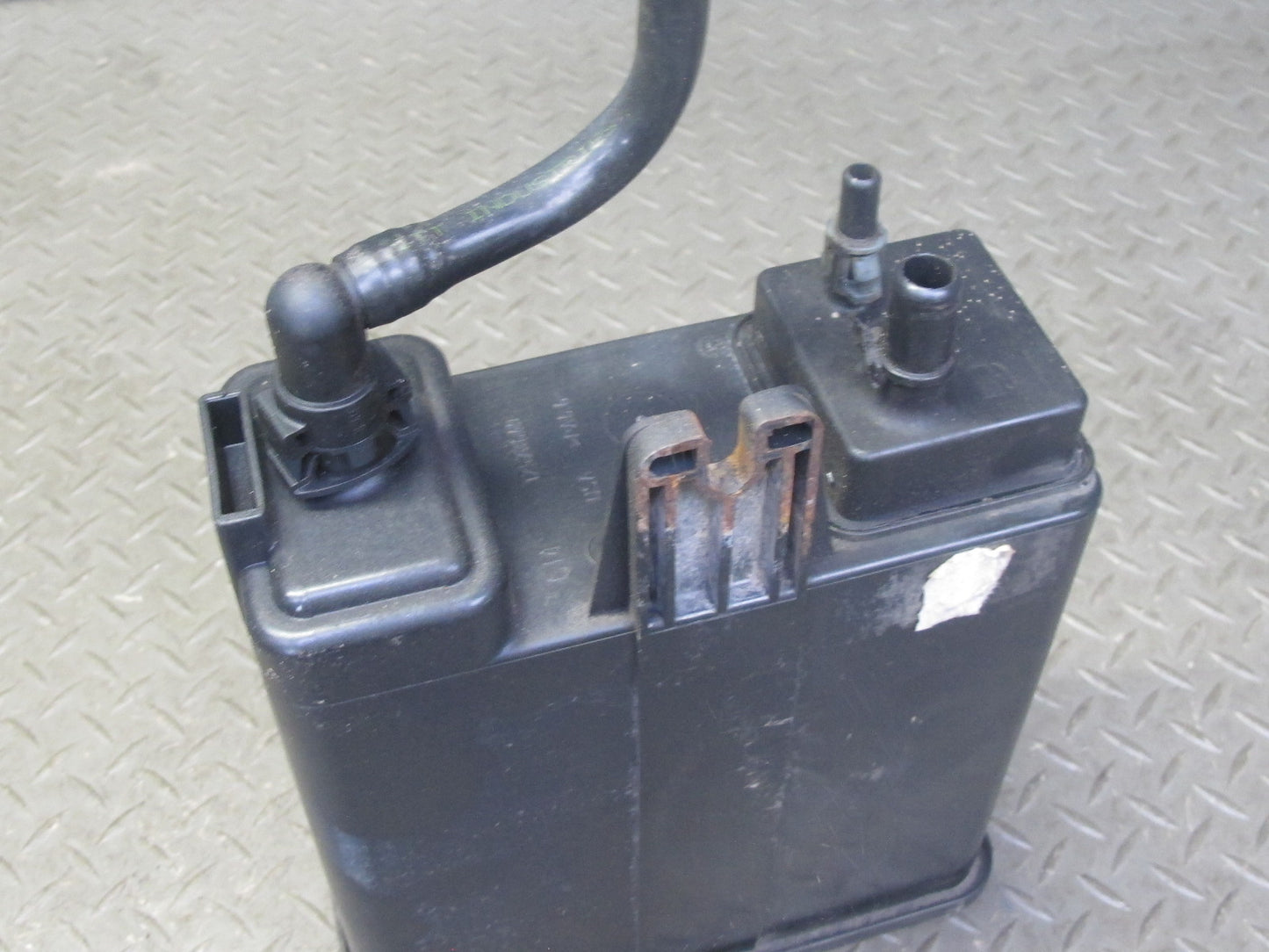 2004-2007 Hummer H2 Emission Fuel Vapor Evap Vapor Charcoal Canister w Solenoid