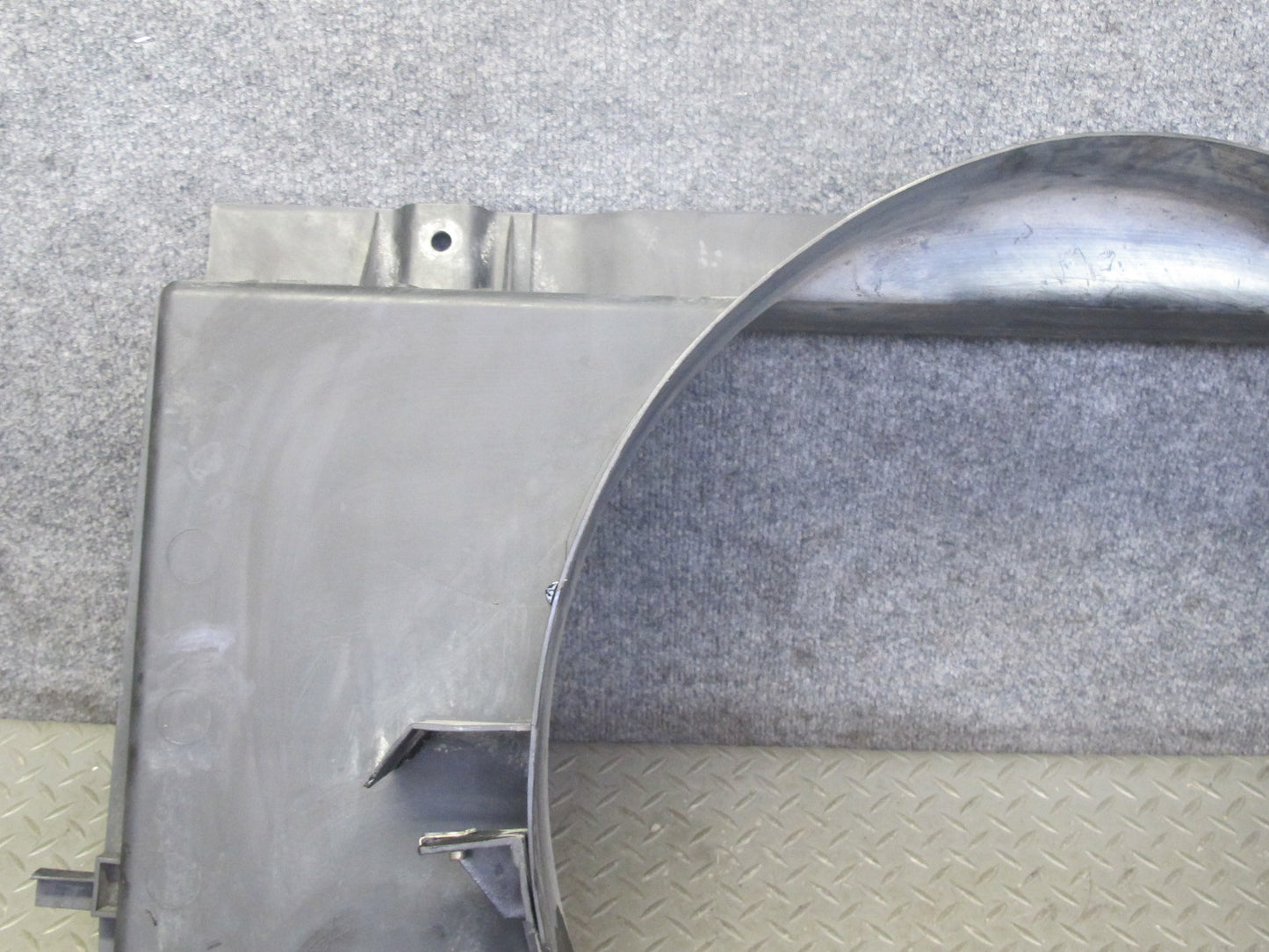 2003-2007 Hummer H2 6.0L Engine Motor Coolant Radiator Fan Shroud