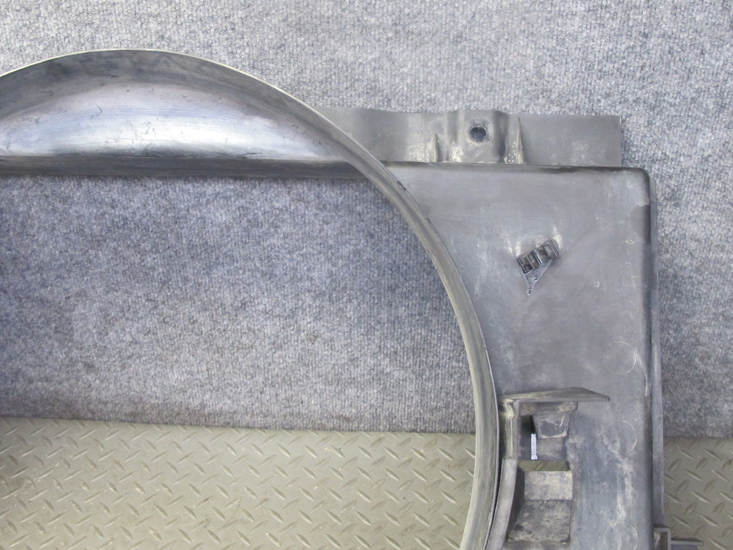 2003-2007 Hummer H2 6.0L Engine Motor Coolant Radiator Fan Shroud