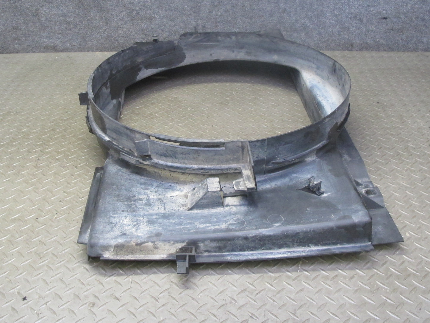 2003-2007 Hummer H2 6.0L Engine Motor Coolant Radiator Fan Shroud