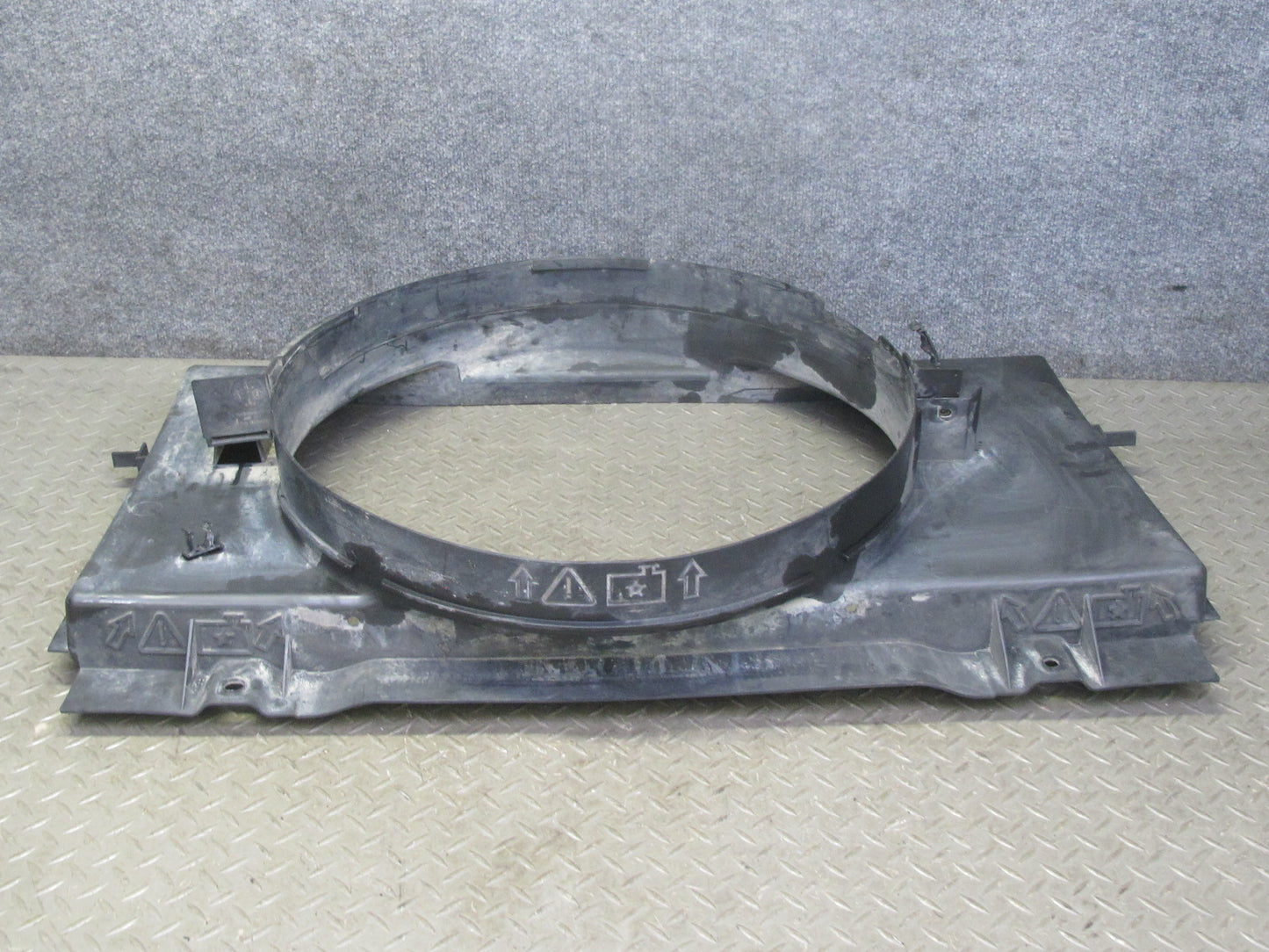 2003-2007 Hummer H2 6.0L Engine Motor Coolant Radiator Fan Shroud