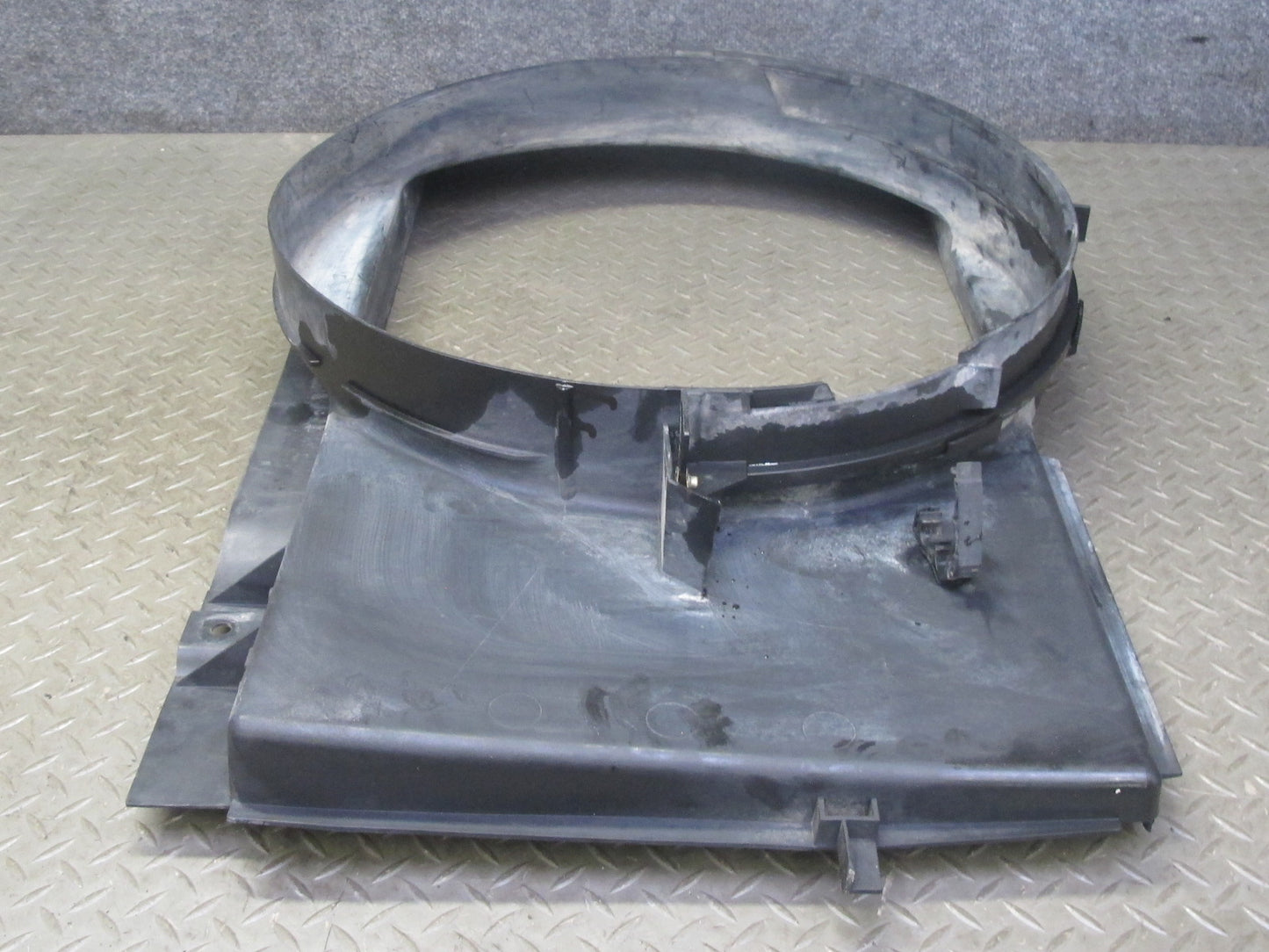 2003-2007 Hummer H2 6.0L Engine Motor Coolant Radiator Fan Shroud