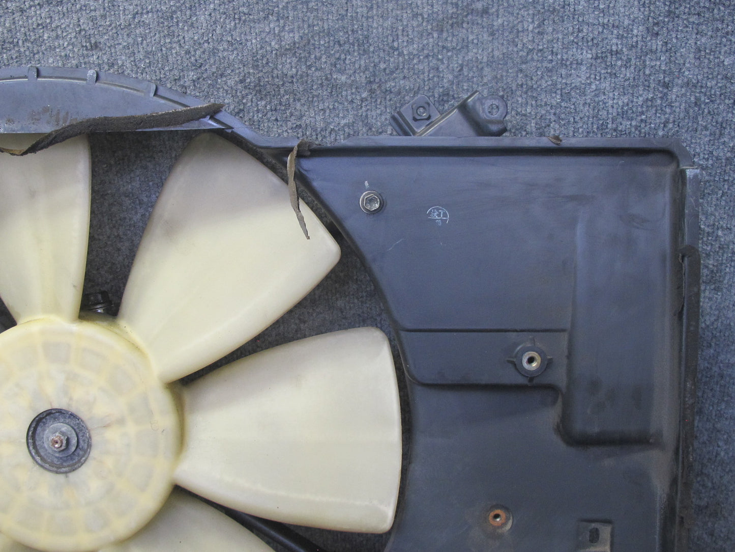 92-00 Lexus UZZ30L SC400 Engine Radiator Cooling Fan w Shroud OEM