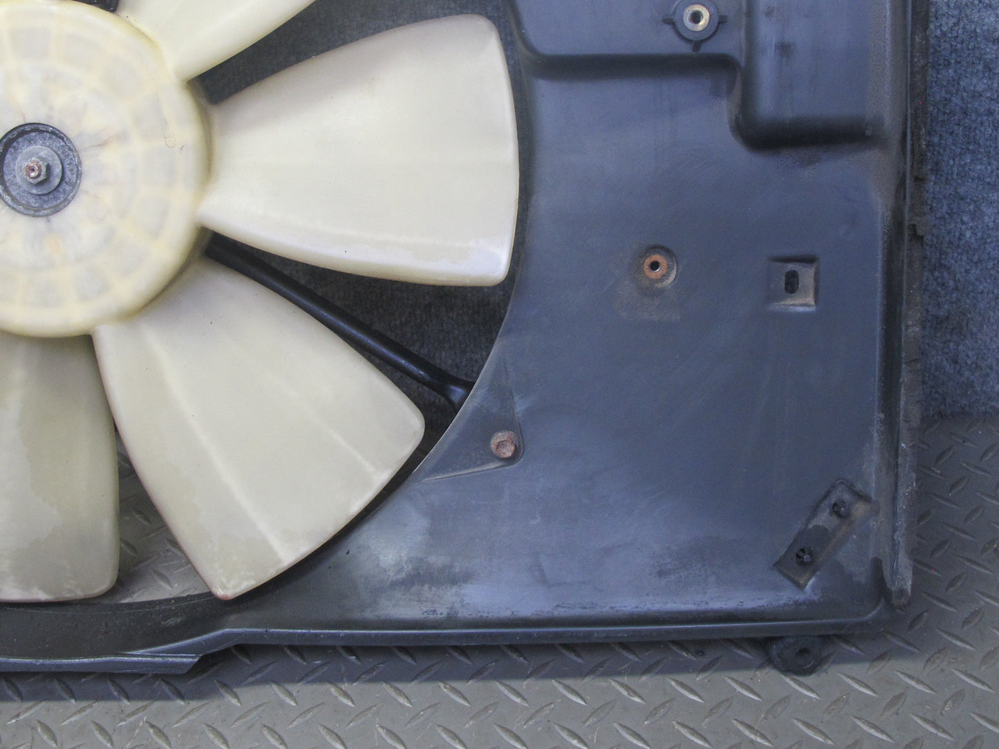 92-00 Lexus UZZ30L SC400 Engine Radiator Cooling Fan w Shroud OEM