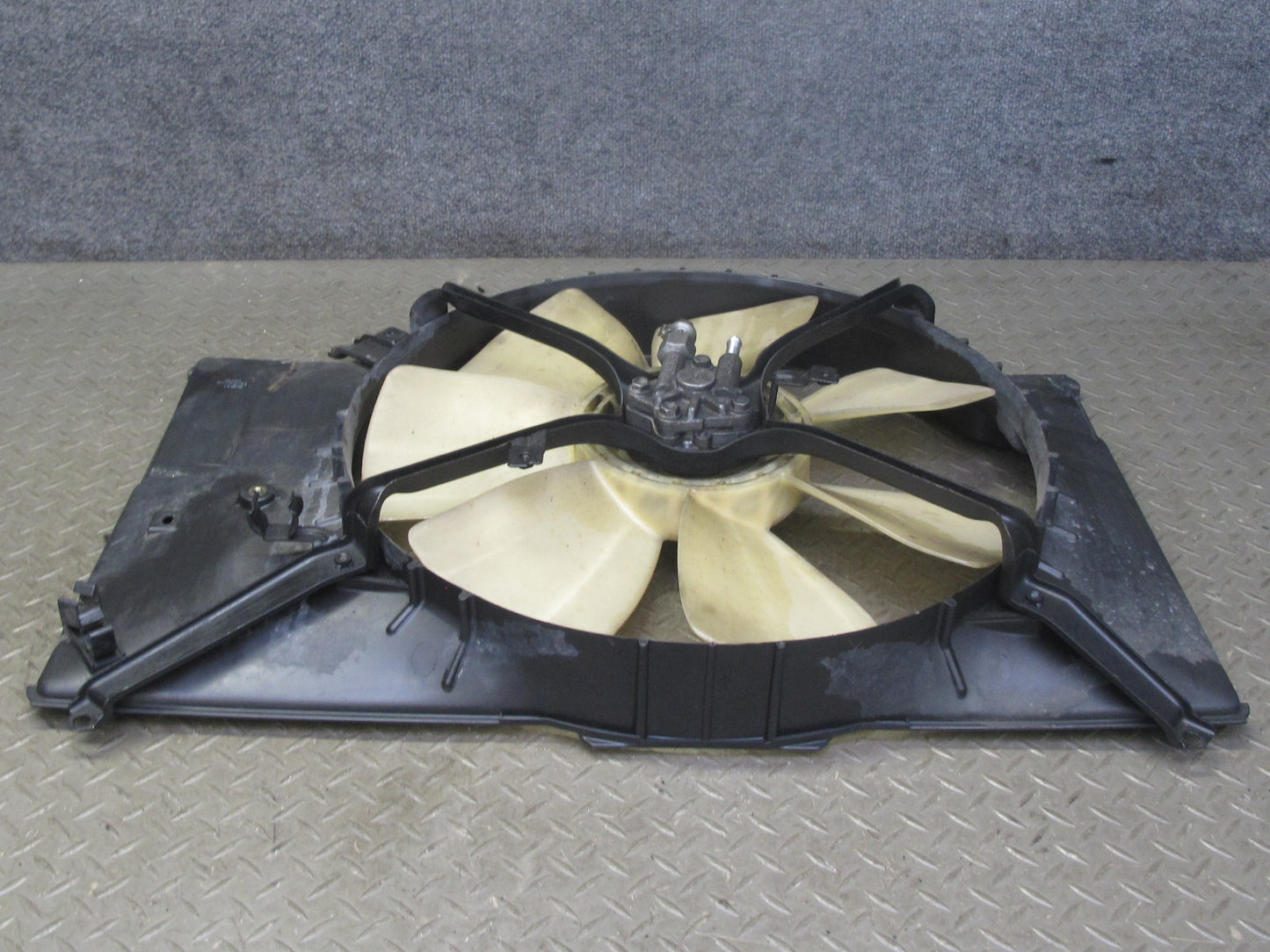 92-00 Lexus UZZ30L SC400 Engine Radiator Cooling Fan w Shroud OEM