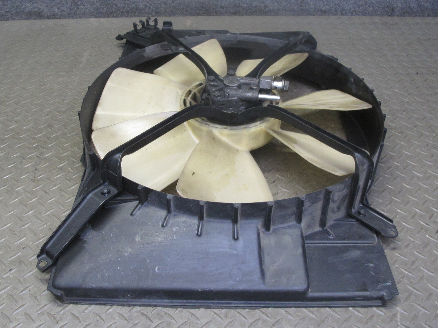 92-00 Lexus UZZ30L SC400 Engine Radiator Cooling Fan w Shroud OEM