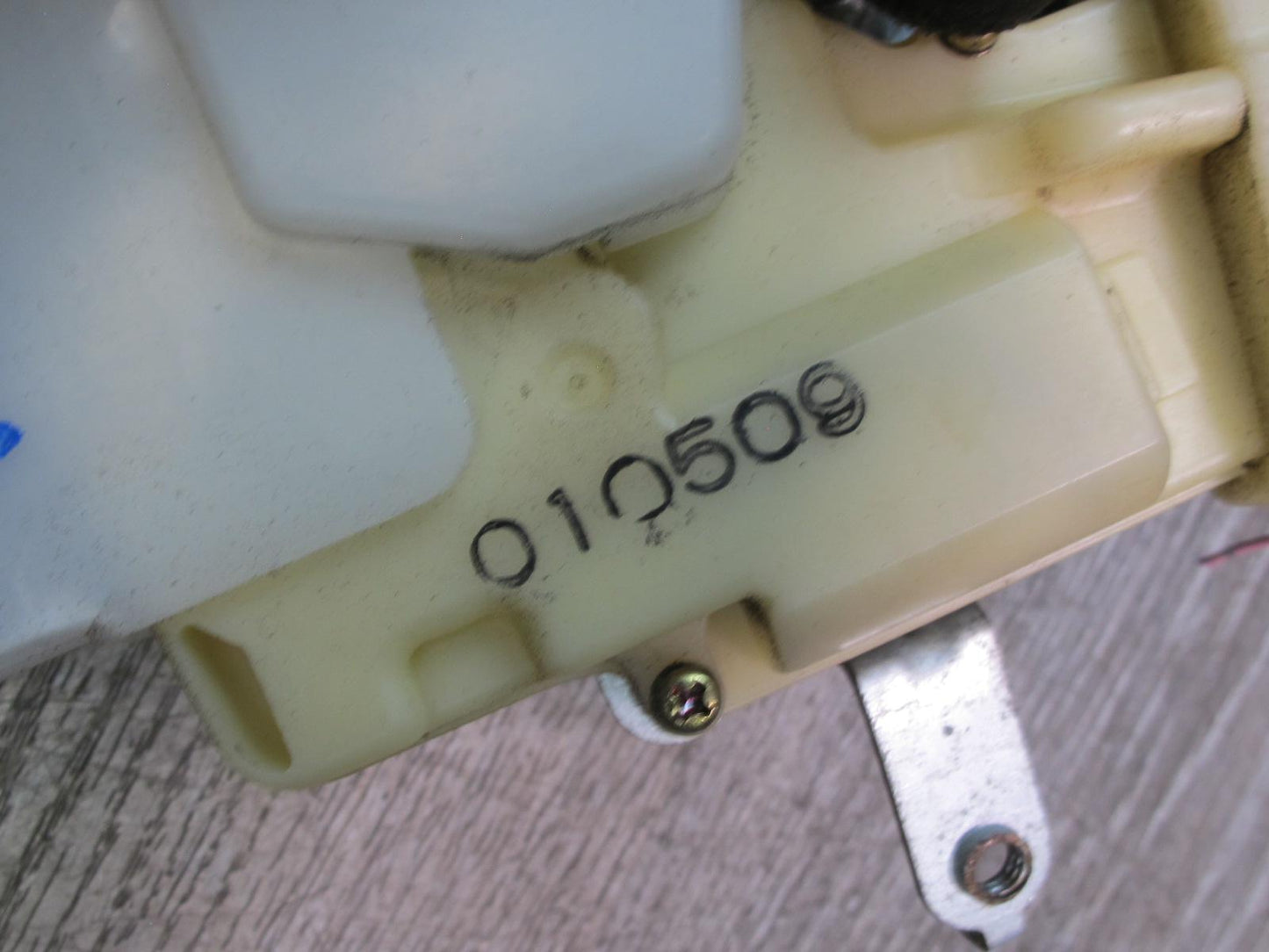 01-05 Lexus GS430 GS300 JZS160L Front Left Driver Door Lock Latch Actuator OEM