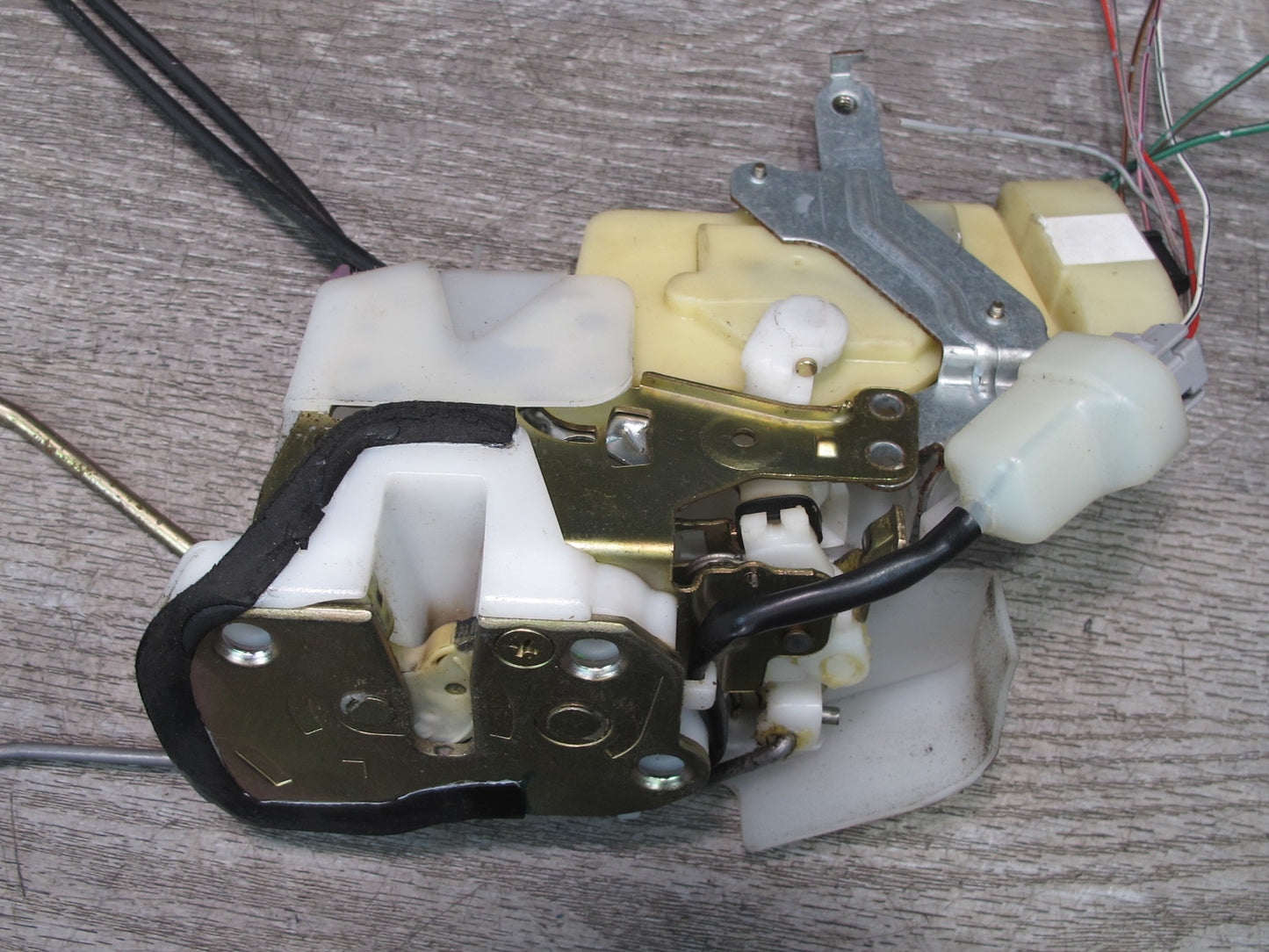 01-05 Lexus GS430 GS300 JZS160L Front Left Driver Door Lock Latch Actuator OEM