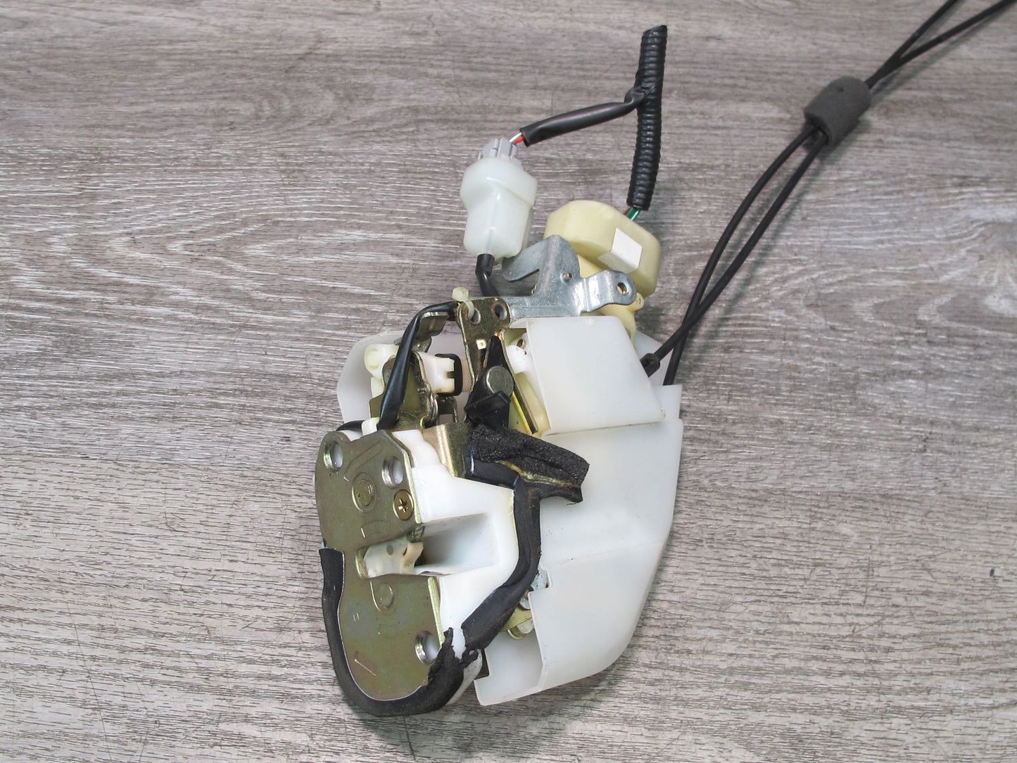 98-05 Lexus GZS160L GS400 GS430 GS300 Rear Right Door Lock Latch Actuator OEM
