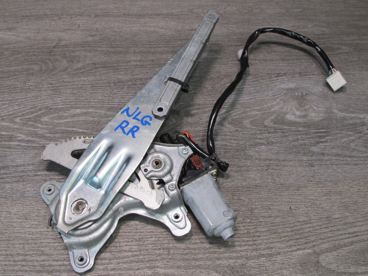 98-05 Lexus GS400 GS430 GS300 Rear Right Door Window Regulator w Motor OEM