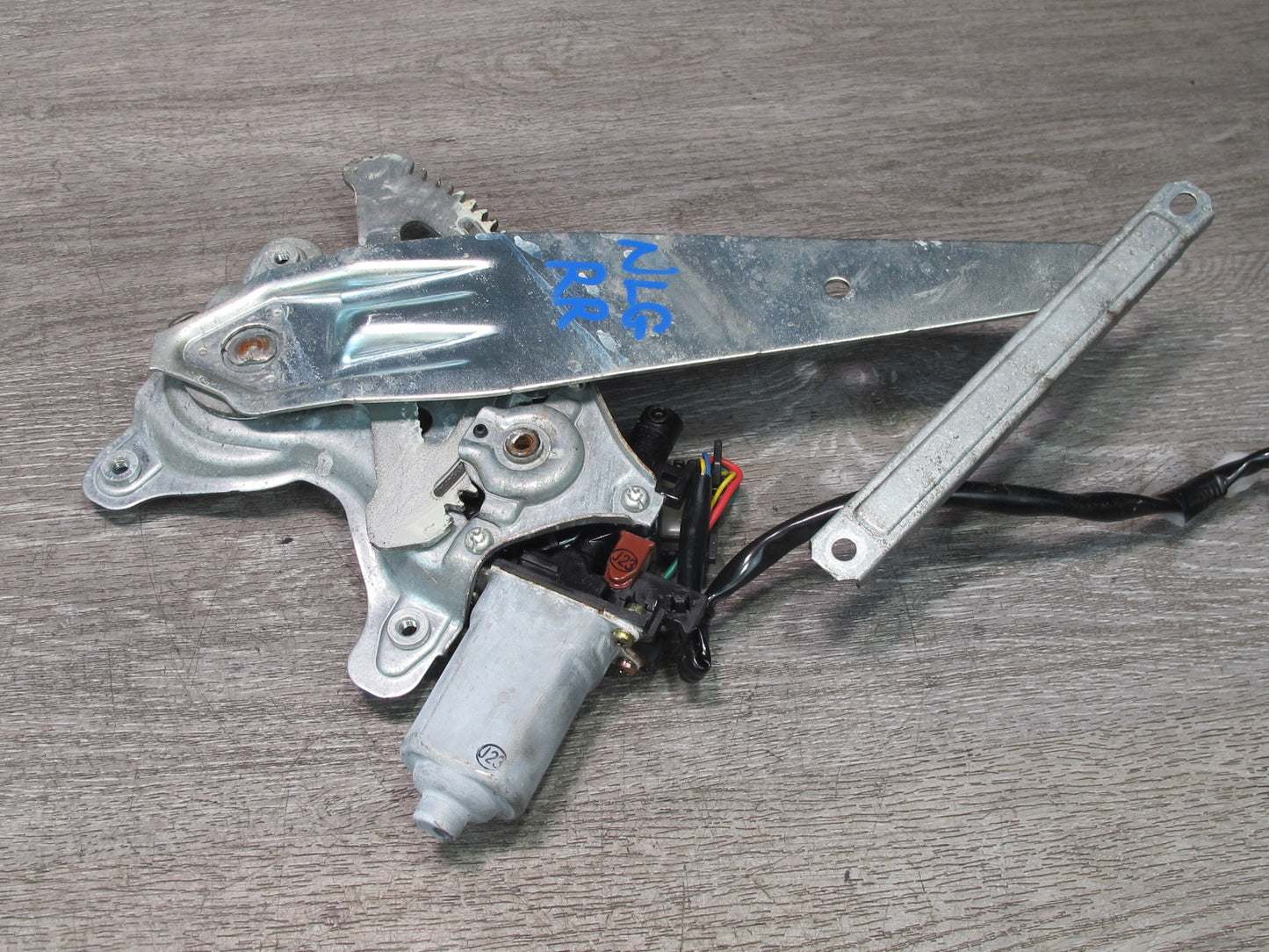 98-05 Lexus GS400 GS430 GS300 Rear Right Door Window Regulator w Motor OEM