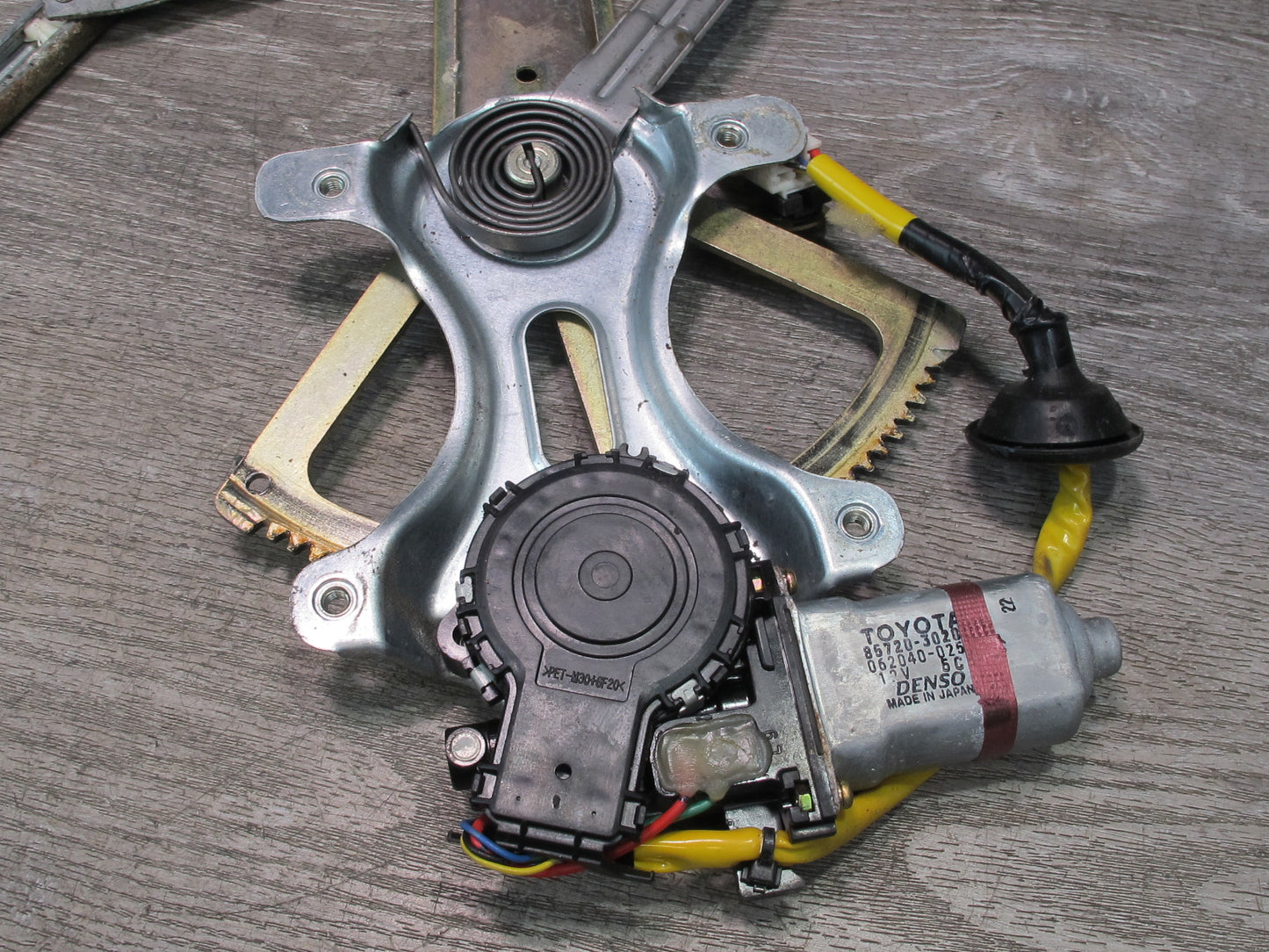 98-05 Lexus GS400 GS430 GS300 Front Left Door Window Regulator w Motor OEM