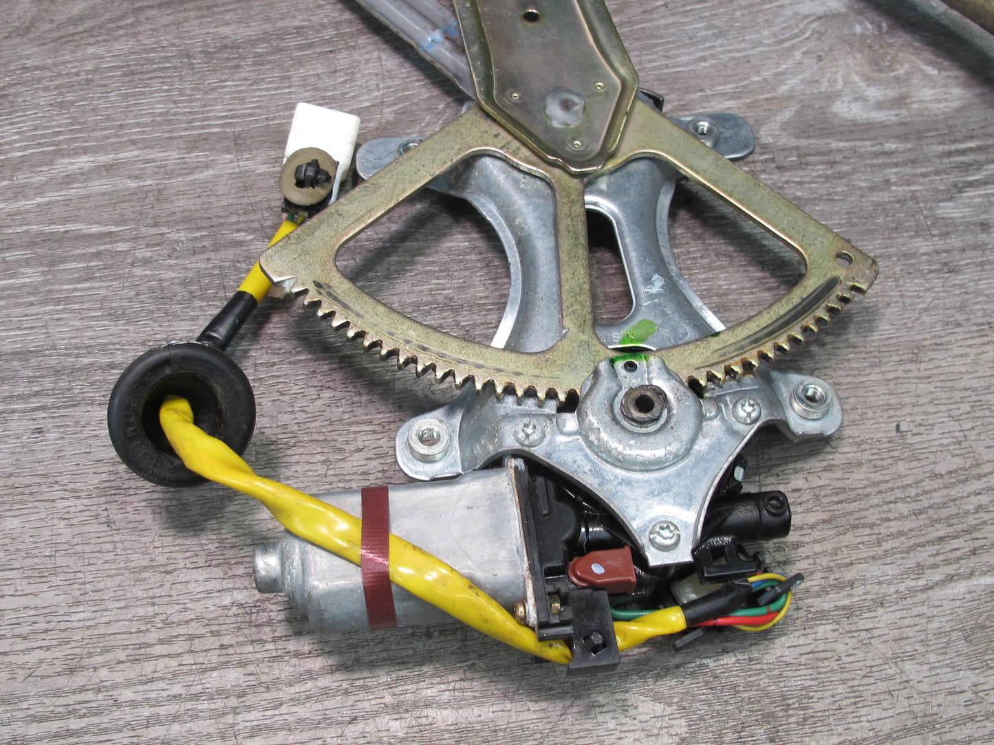 98-05 Lexus GS400 GS430 GS300 Front Left Door Window Regulator w Motor OEM