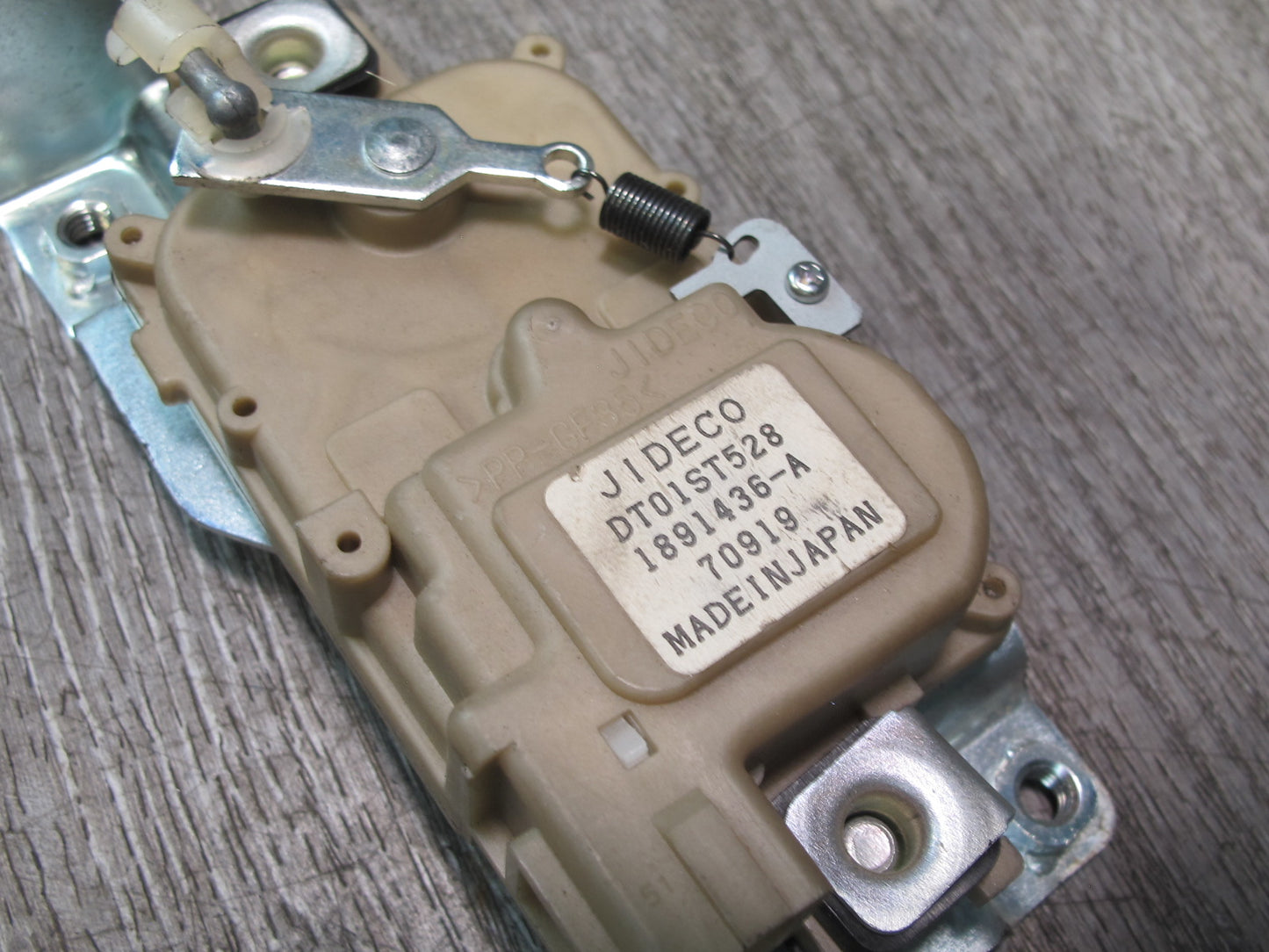 04-09 Nissan 350Z Convertible TOP Stowage Tonneau Cover Lid Lock Actuator OEM