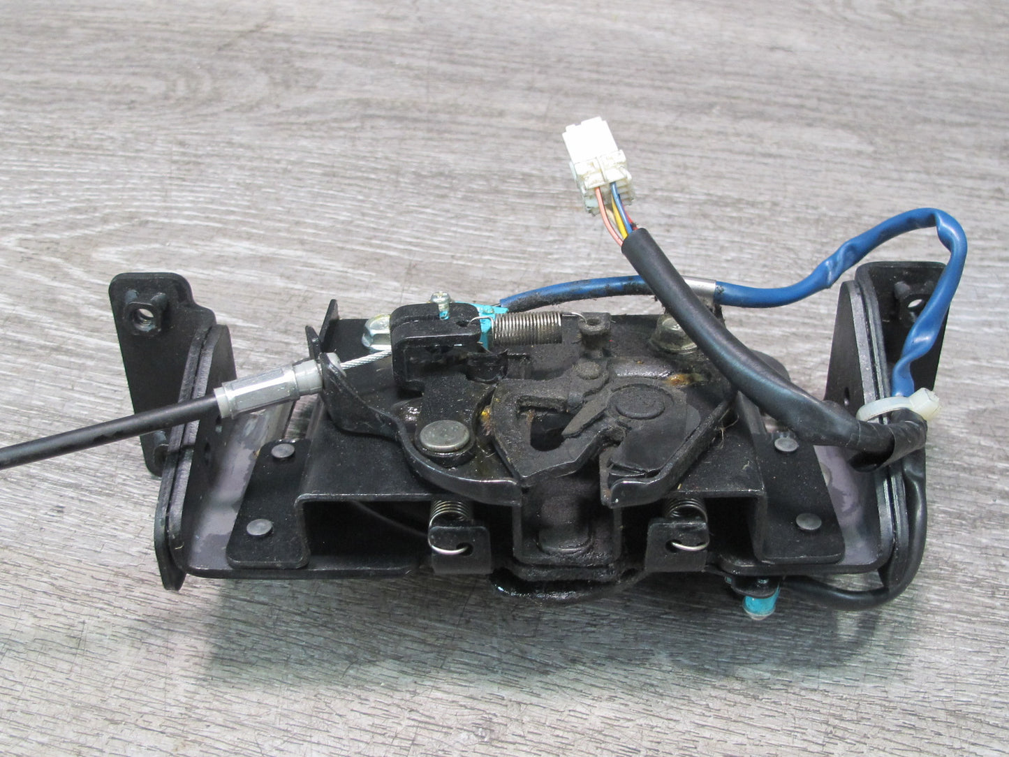 04-09 Nissan 350Z Convertible TOP Stowage Tonneau Cover Lid Lock Actuator OEM