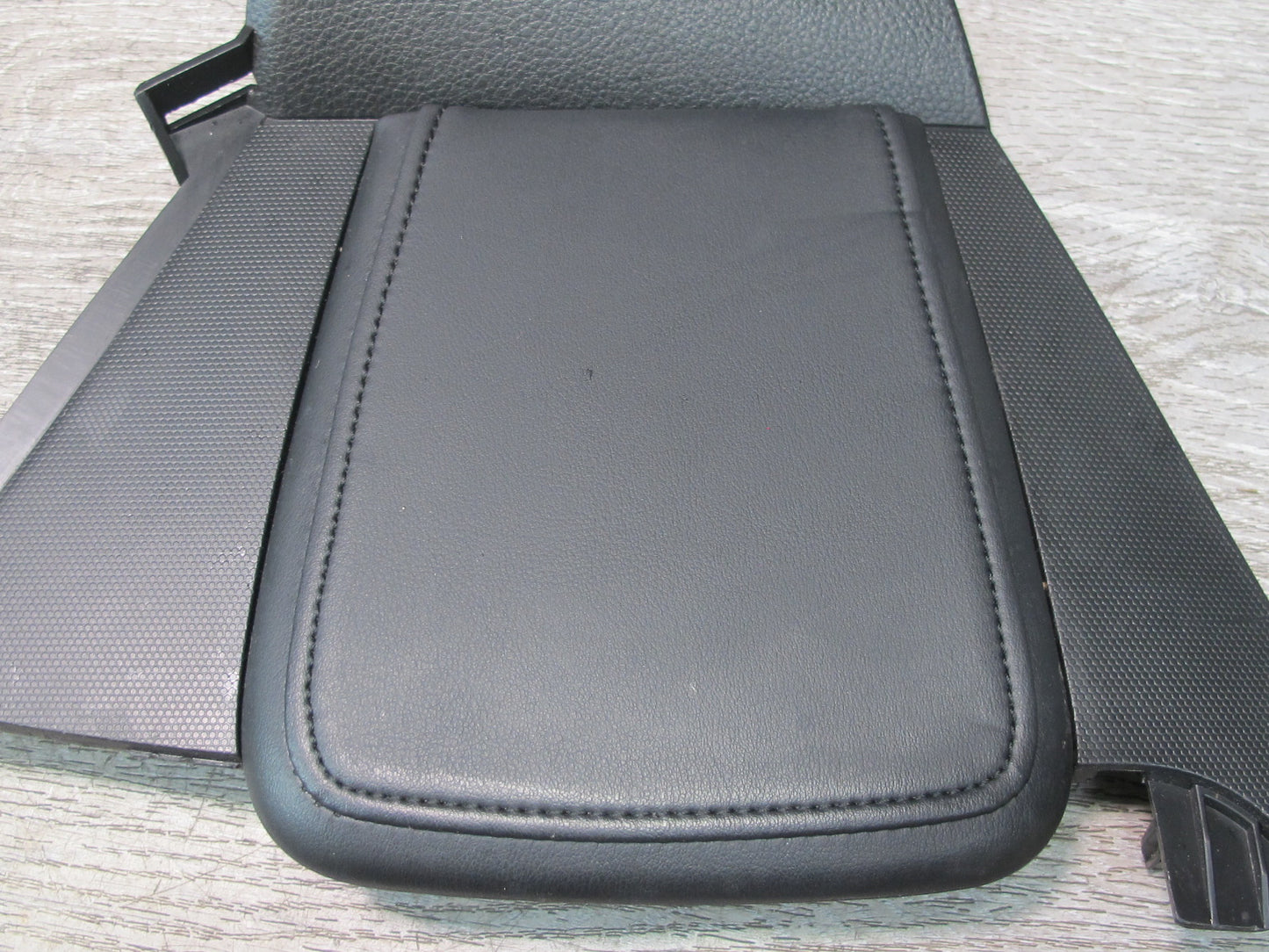 06-09 Nissan 350Z Z33 Set of 2 Center Console Left & Right Knee Pad Trim OEM