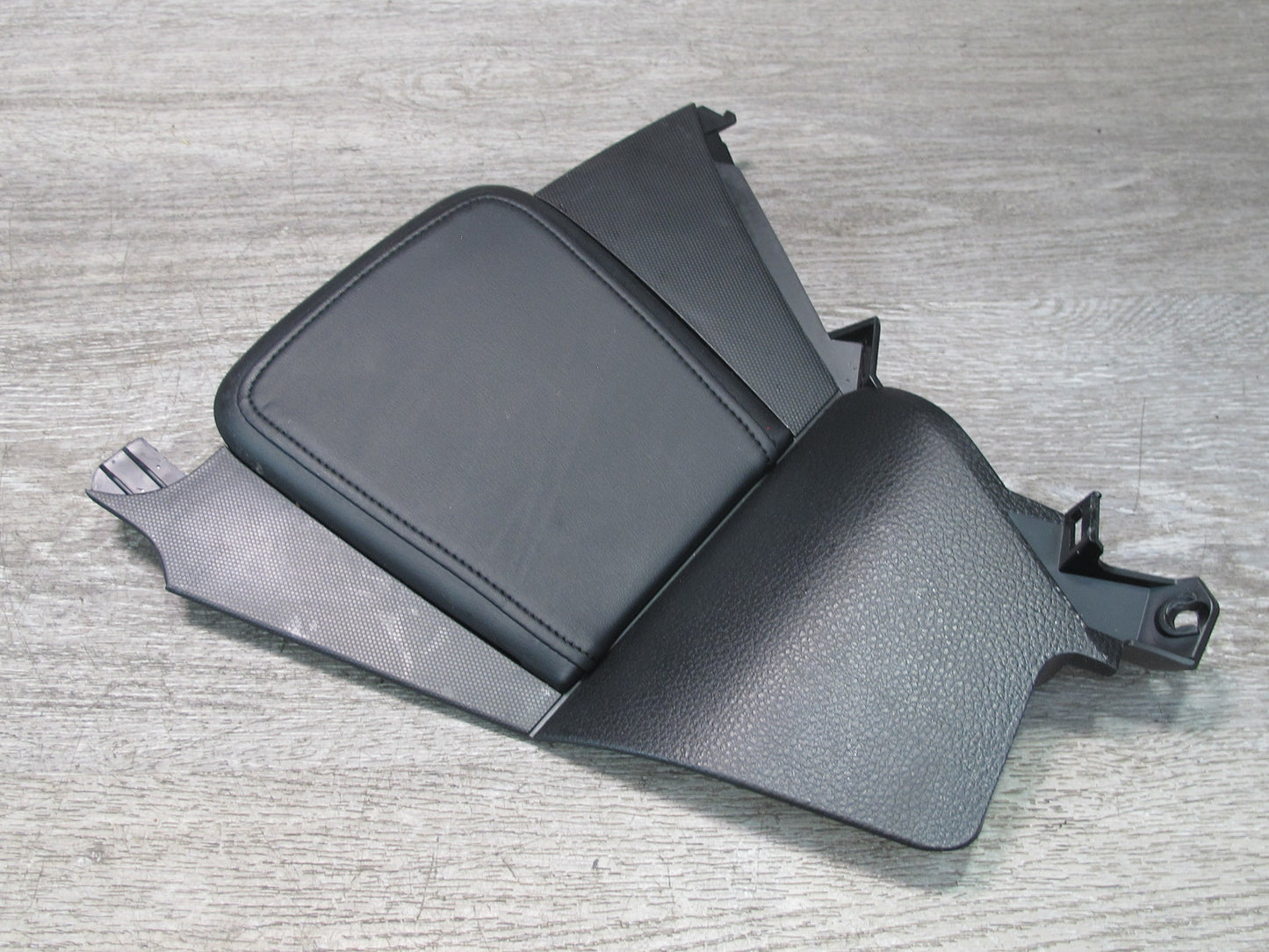 06-09 Nissan 350Z Z33 Set of 2 Center Console Left & Right Knee Pad Trim OEM