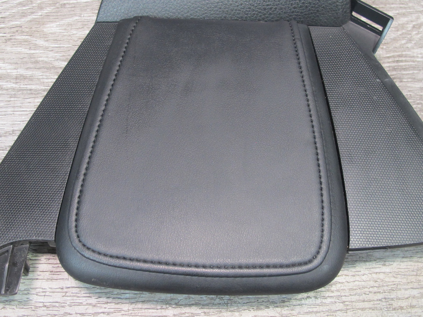 06-09 Nissan 350Z Z33 Set of 2 Center Console Left & Right Knee Pad Trim OEM