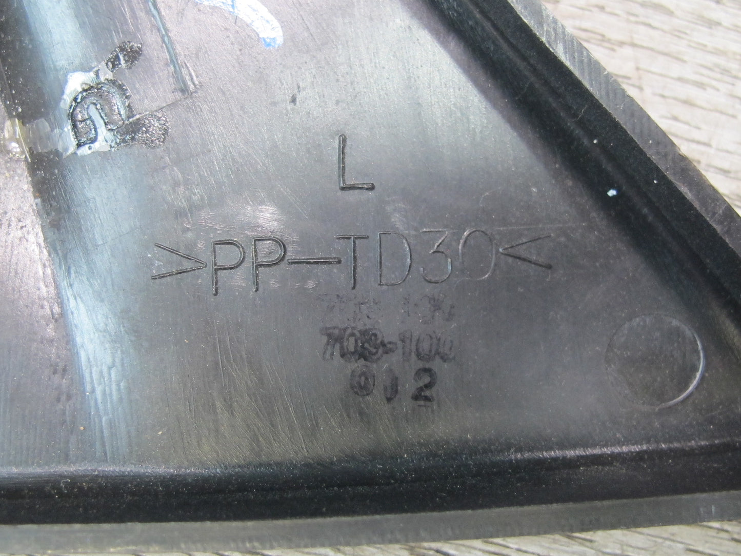 99-01 Isuzu Vehicross Left & Right Clarion Door Speaker Tweeter & Trim Set OEM