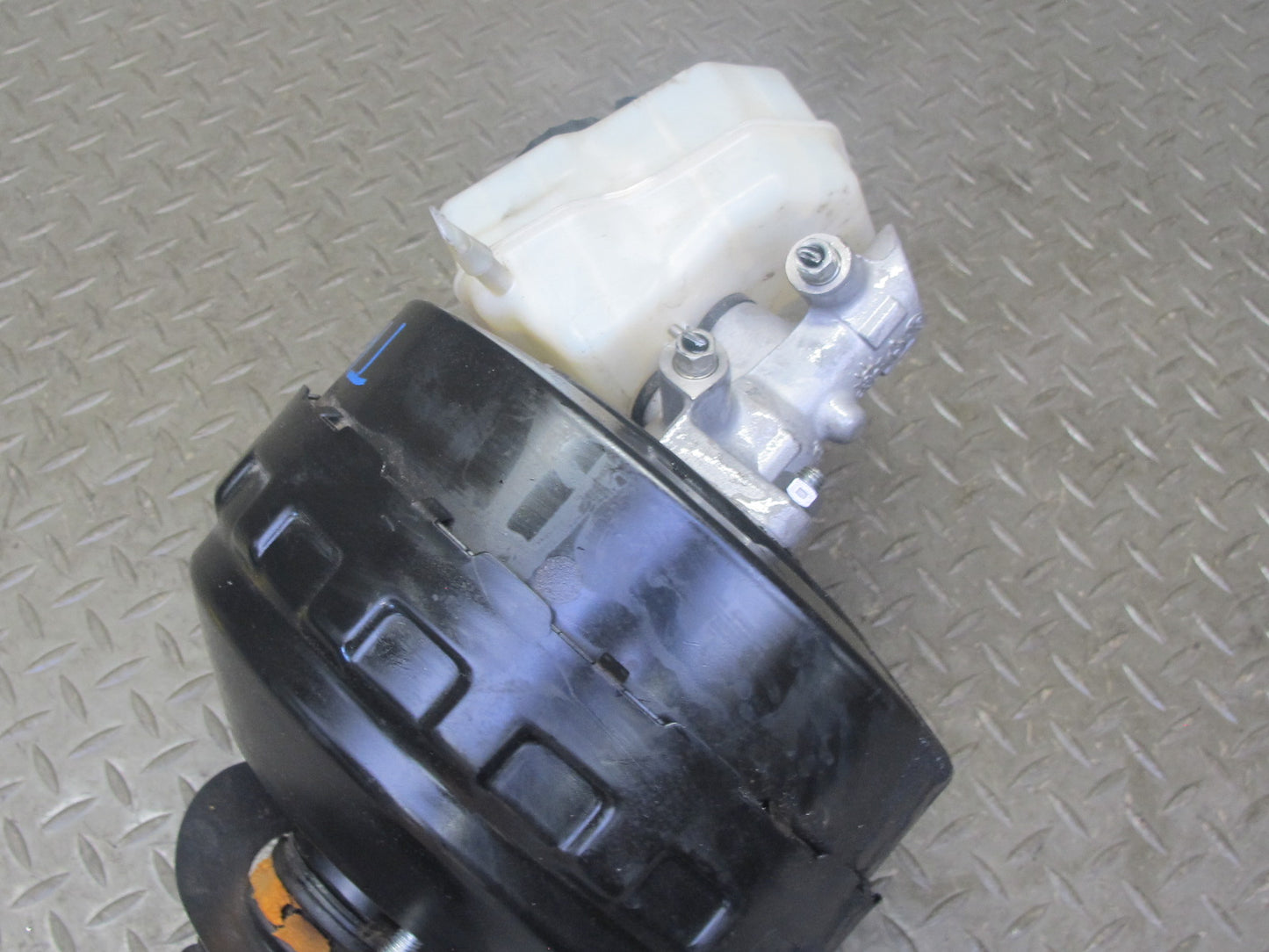 2008-2013 BMW E90 E92 E93 M3 328i 335i Brake Master Cylinder Booster Reservoir
