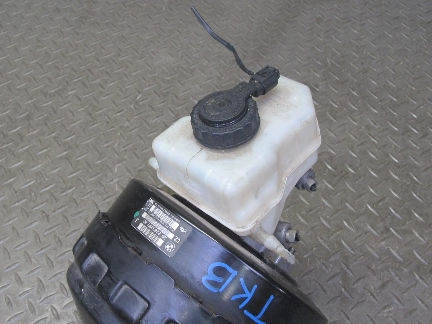 2008-2013 BMW E90 E92 E93 M3 328i 335i Brake Master Cylinder Booster Reservoir