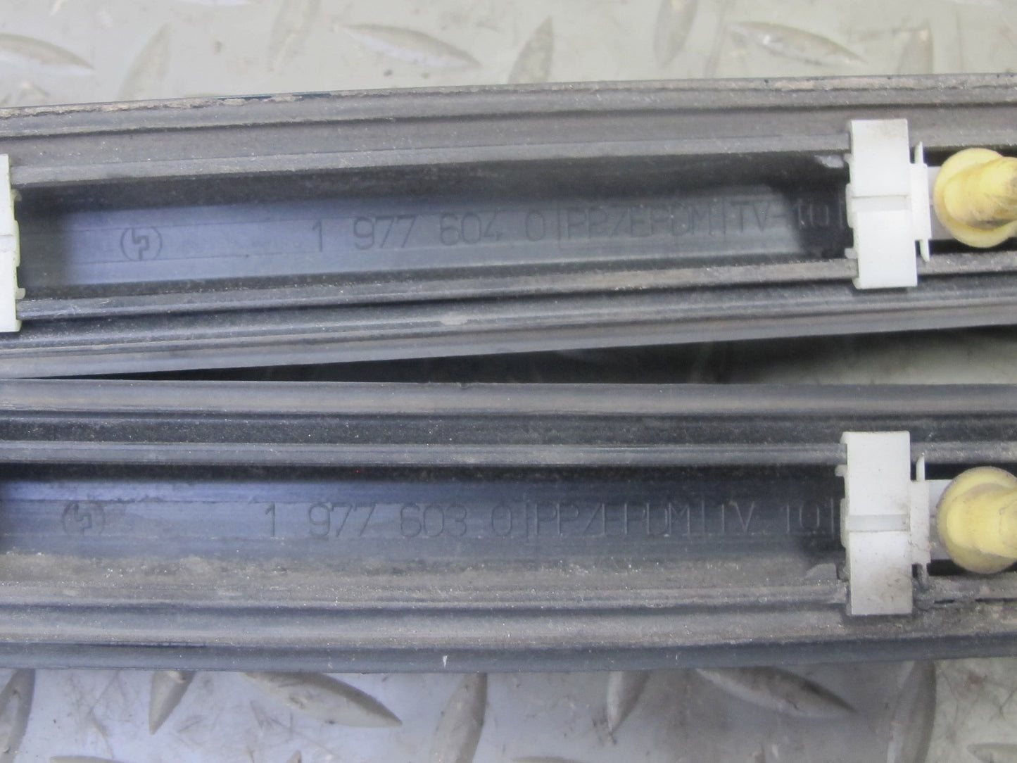 94-99 BMW E36 328iC Coupe Convertible Fender Door Rear Quarter Trim Molding Set