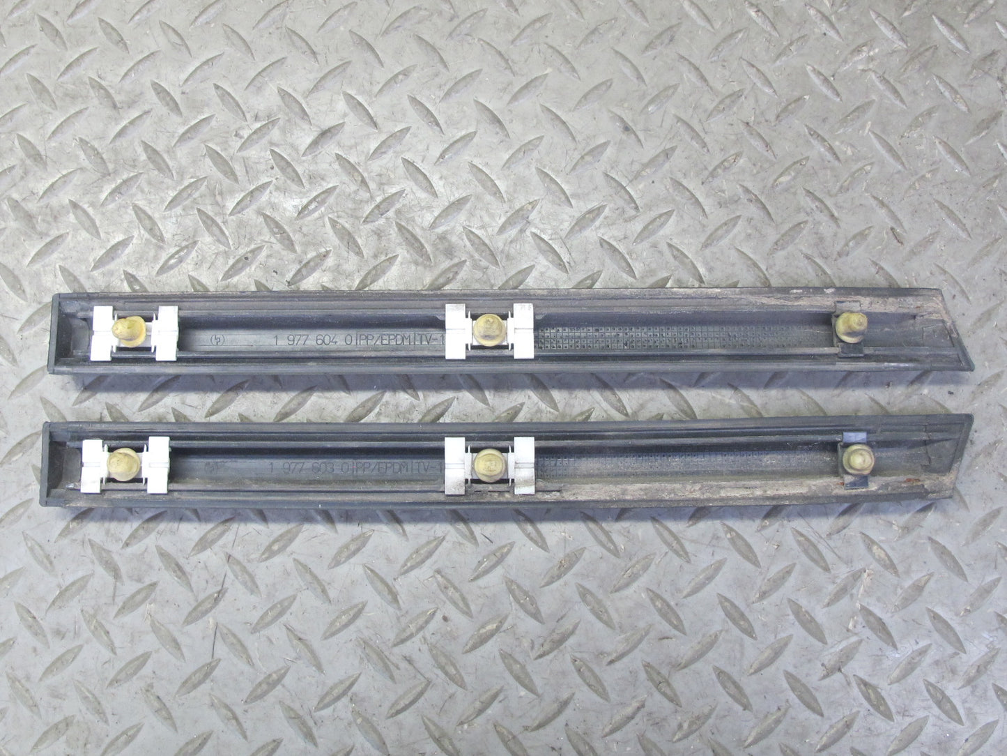 94-99 BMW E36 328iC Coupe Convertible Fender Door Rear Quarter Trim Molding Set