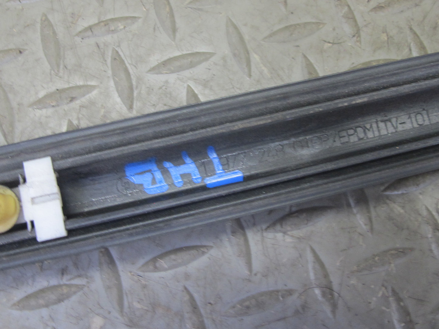 94-99 BMW E36 328iC Coupe Convertible Fender Door Rear Quarter Trim Molding Set