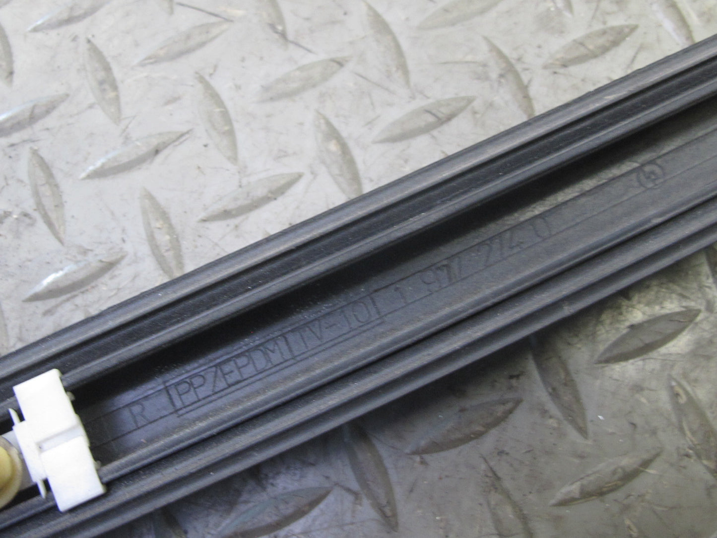 94-99 BMW E36 328iC Coupe Convertible Fender Door Rear Quarter Trim Molding Set