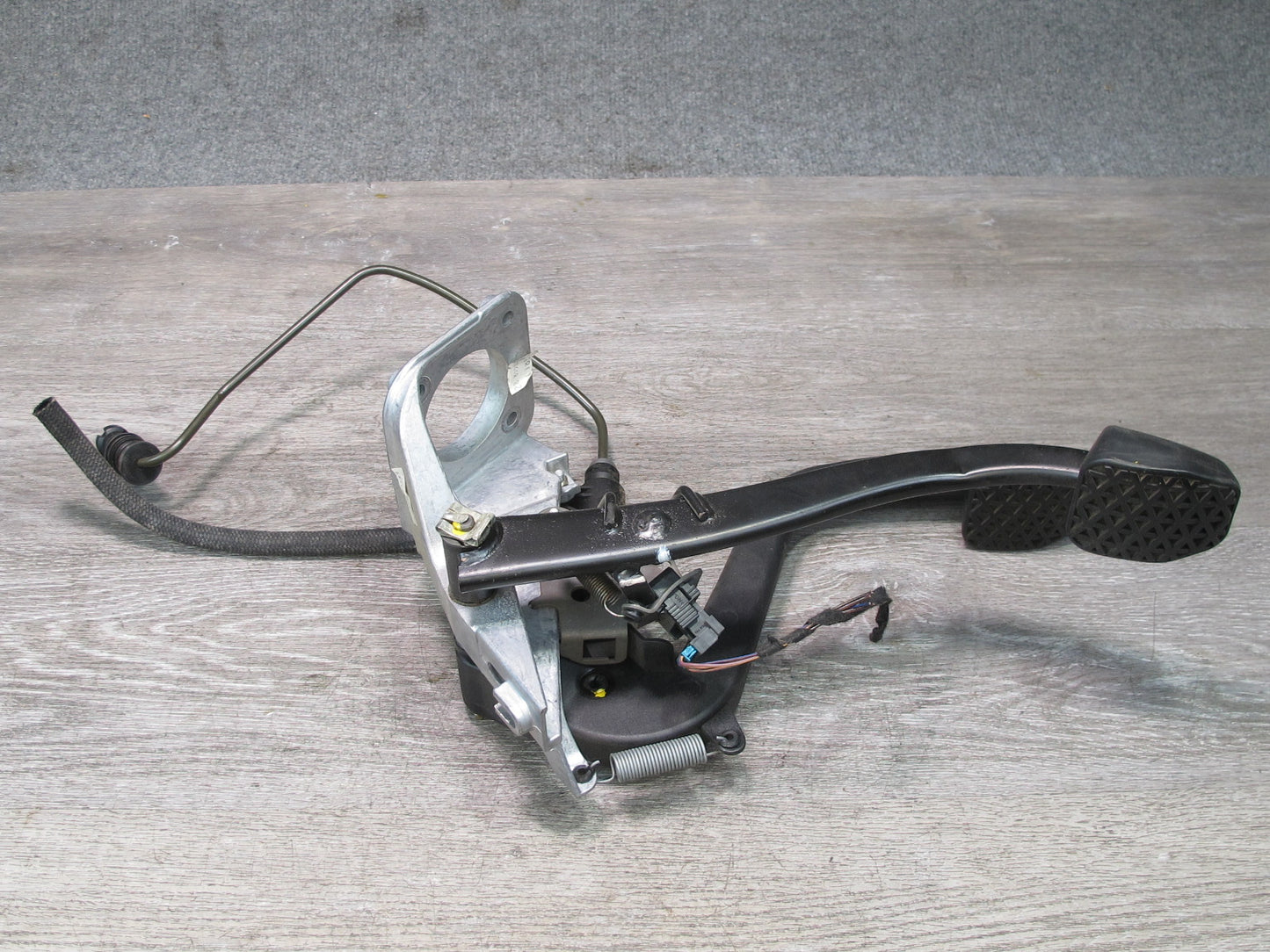 01-06 BMW E46 325Ci 330Ci M/T Manual Clutch Brake Gas Acceleration Pedal Set OEM
