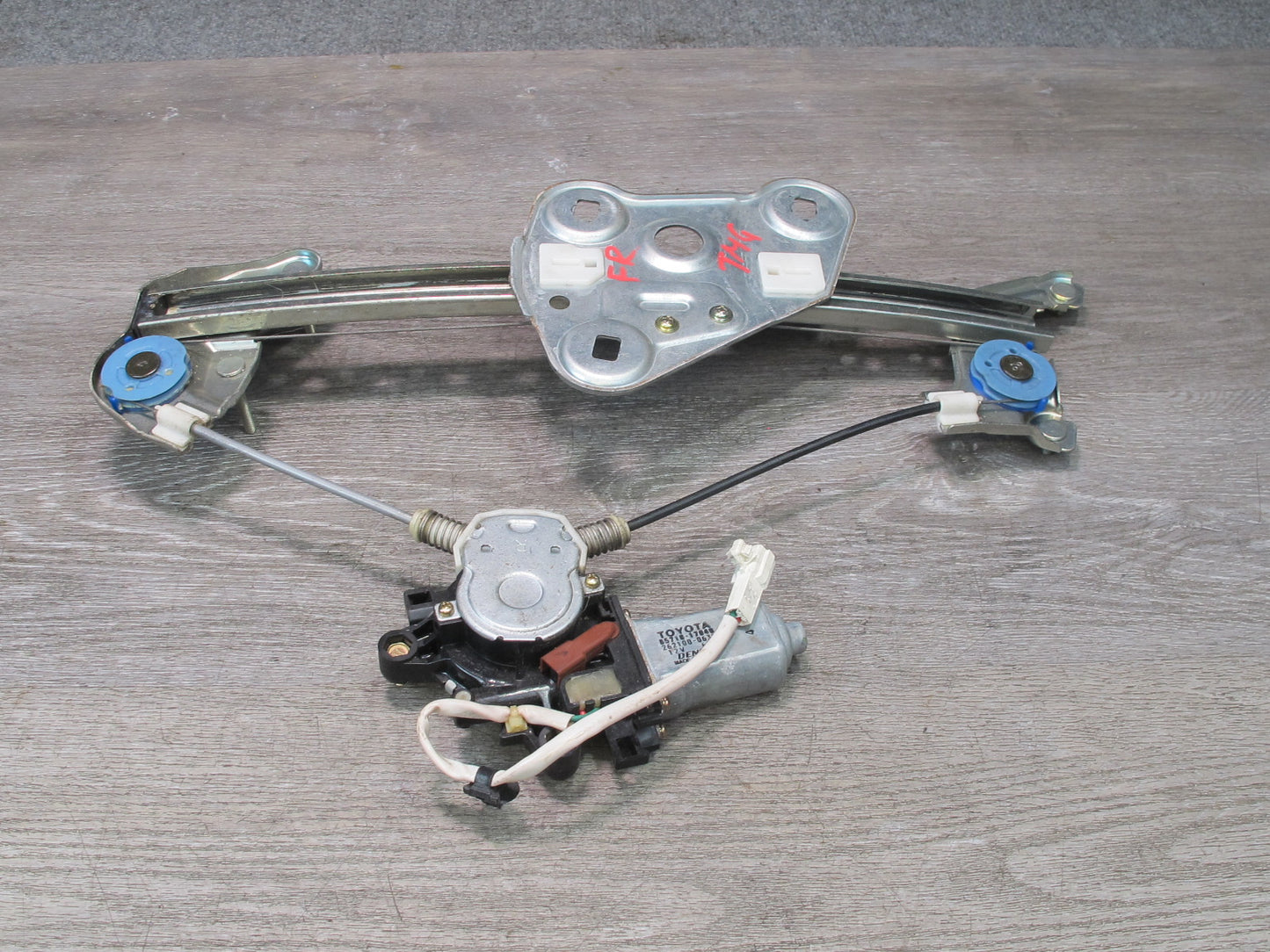 00-05 Toyota MR2 Spyder ZZW30L Right Door Window Regulator w Motor OEM