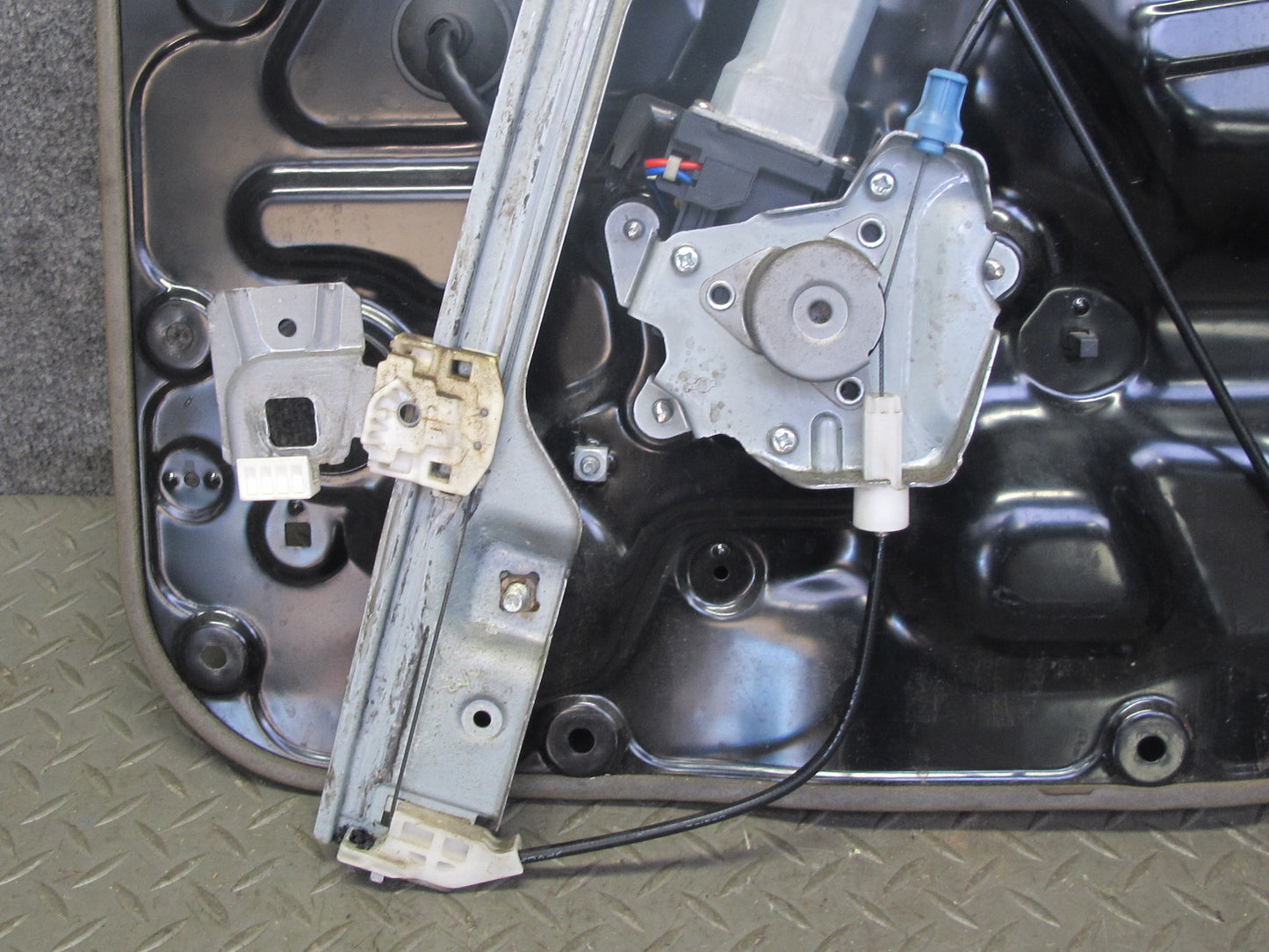 04-09 Nissan 350Z Z33 Conv Left Door Window Regulator w Motor & Mount Panel OEM