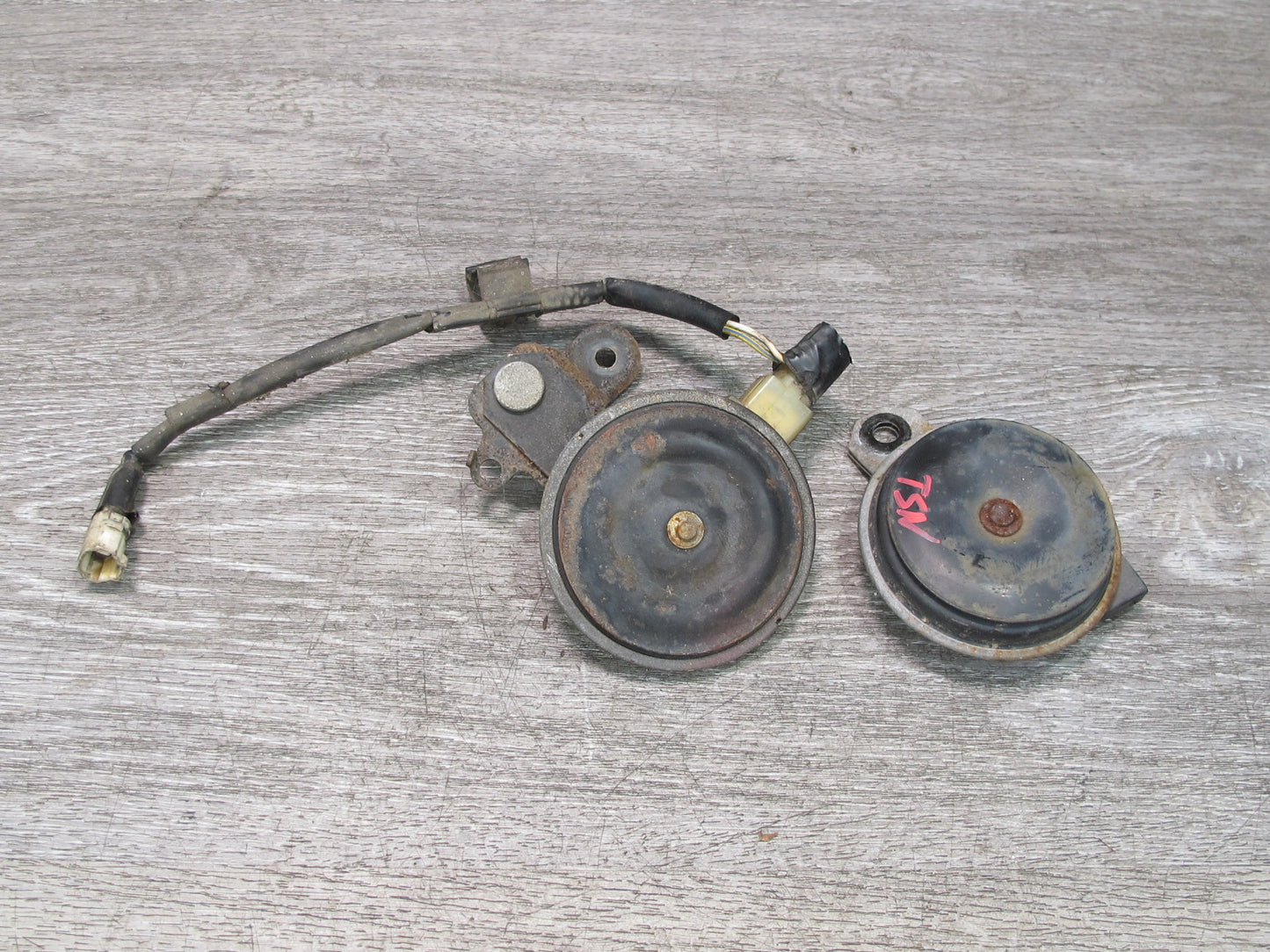86-92 Toyota Supra MA70L MK3 Set of 2 High & Low Tone Note Pitch Horn Signal OEM