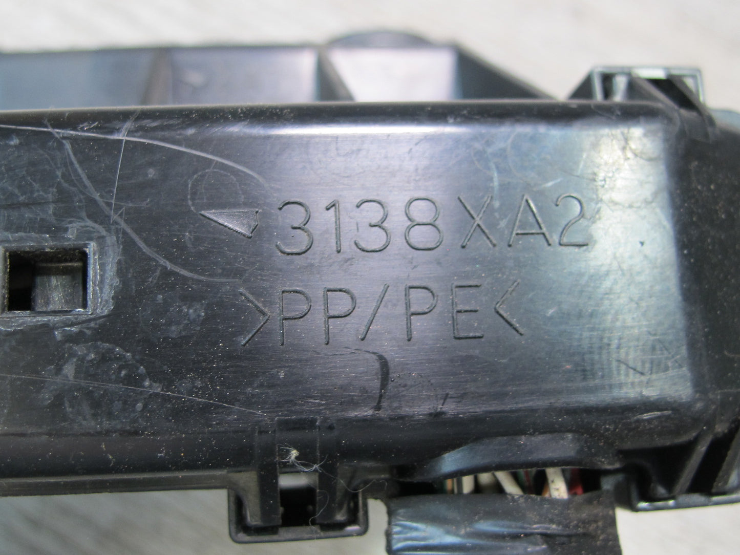 01-05 Lexus JZS160L GS430 GS300 Underhood Fuse Relay Box 3138XA2 OEM