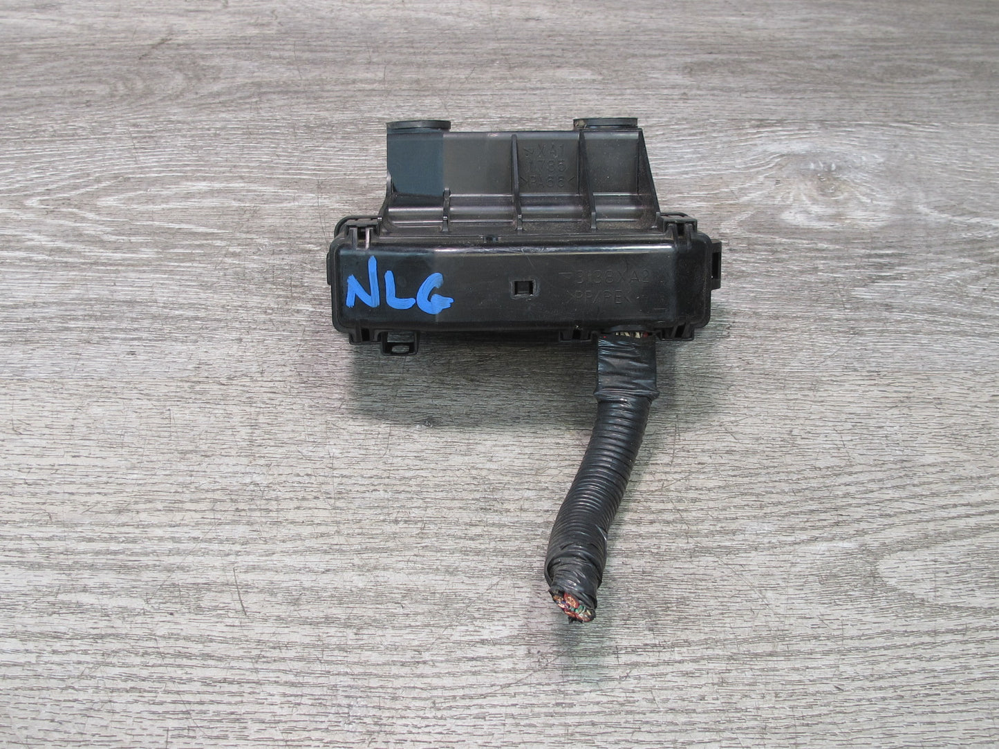 01-05 Lexus JZS160L GS430 GS300 Underhood Fuse Relay Box 3138XA2 OEM