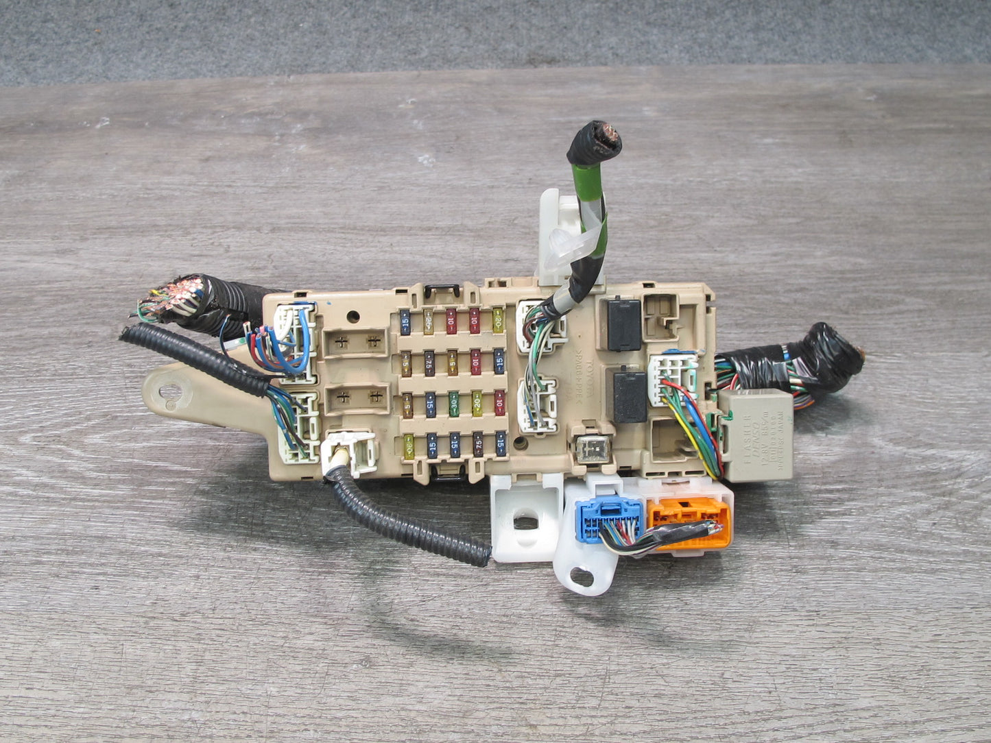 01-05 Lexus JZS160L GS430 GS300 Dash Left Fuse Relay Box Module w MPX Module OEM