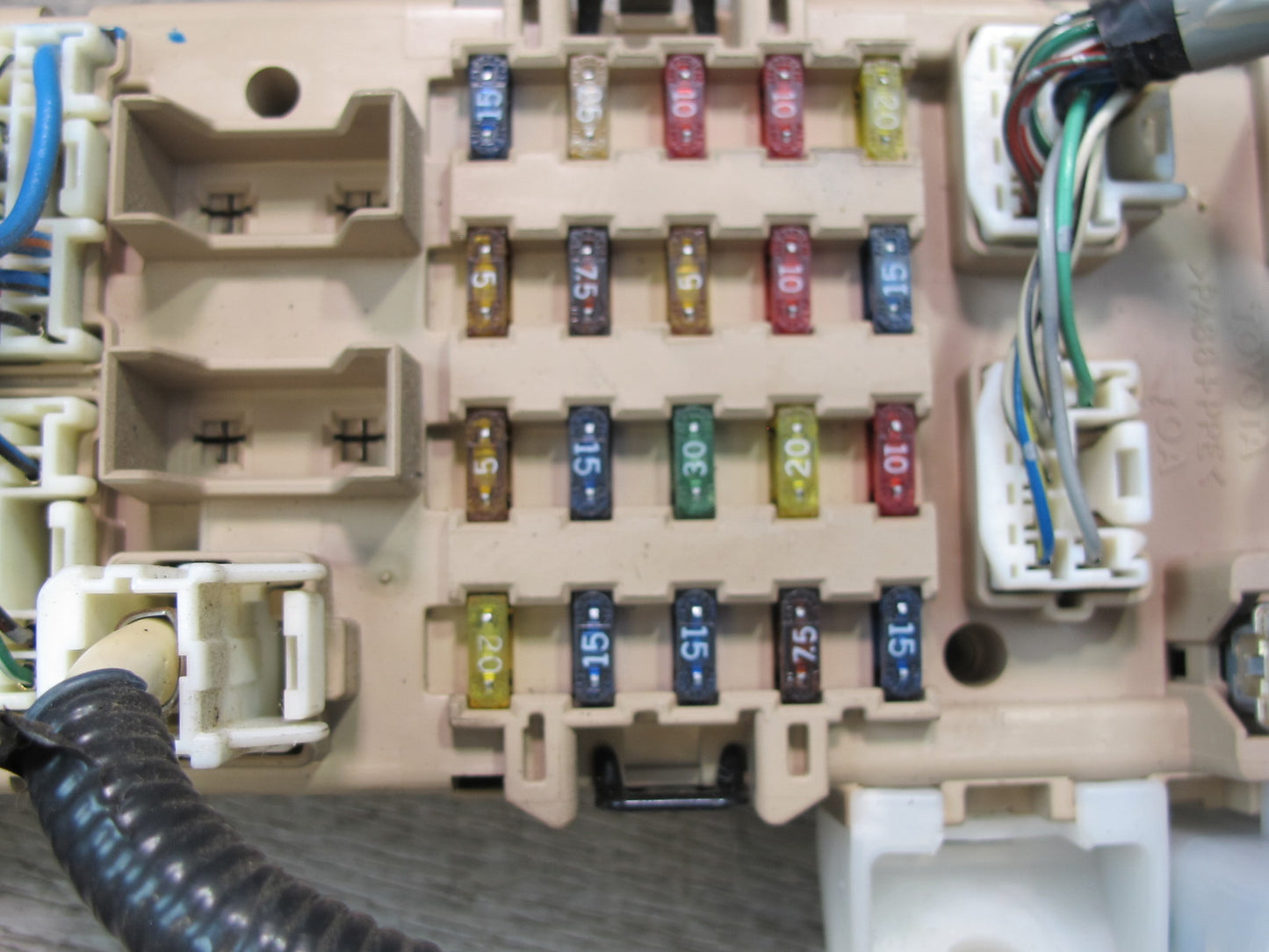 01-05 Lexus JZS160L GS430 GS300 Dash Left Fuse Relay Box Module w MPX Module OEM