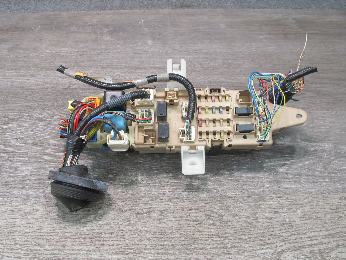 01-05 Lexus JZS160 GS430 GS300 Dash Right Fuse Relay Box Module w MPX Module OEM