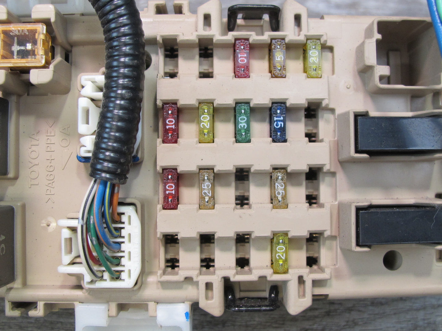 01-05 Lexus JZS160 GS430 GS300 Dash Right Fuse Relay Box Module w MPX Module OEM