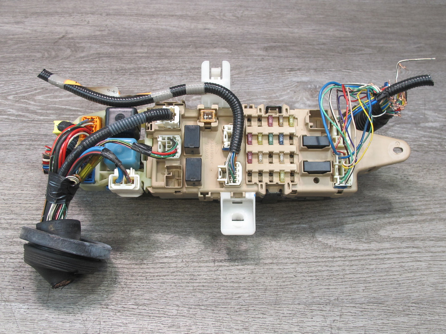 01-05 Lexus JZS160 GS430 GS300 Dash Right Fuse Relay Box Module w MPX Module OEM