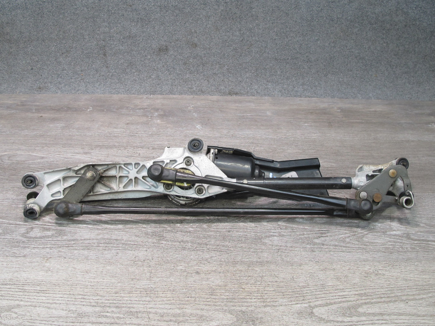 98-05 Lexus GS400 GS430 GS300 Windshield Wiper Transmission Linkage w Motor OEM