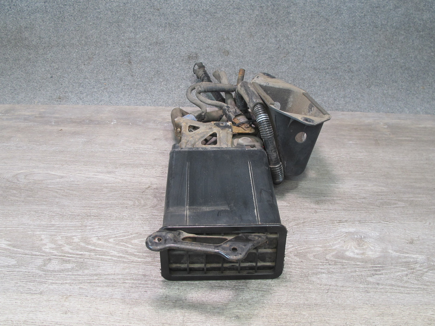 01-05 Lexus JZS160 GS300 Fuel Evap Vapor Charcoal Canister OEM