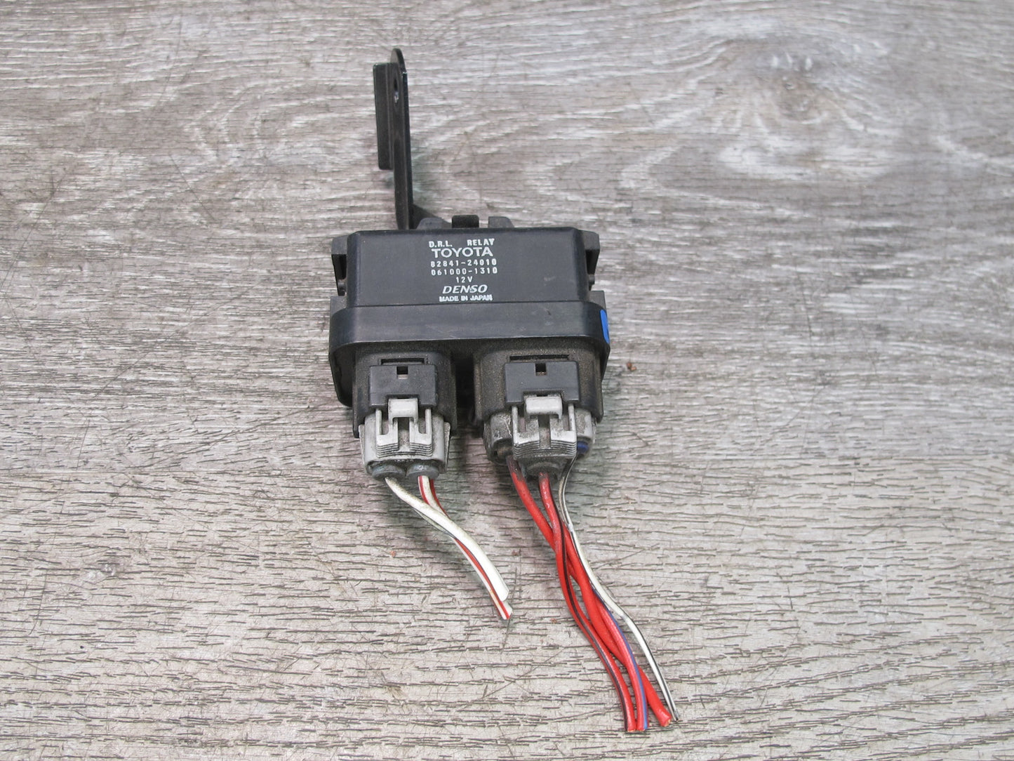 98-05 Lexus JZS160L GS400 GS430 GS300 Running Light Relay Module 82841-24010 OEM