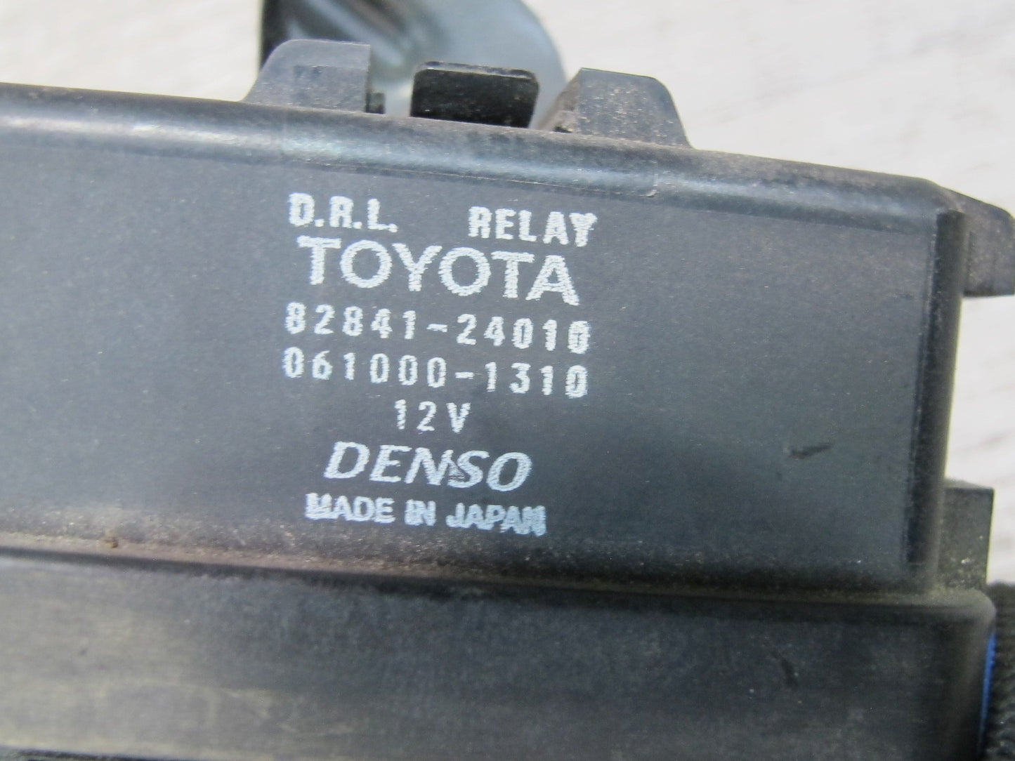 98-05 Lexus JZS160L GS400 GS430 GS300 Running Light Relay Module 82841-24010 OEM