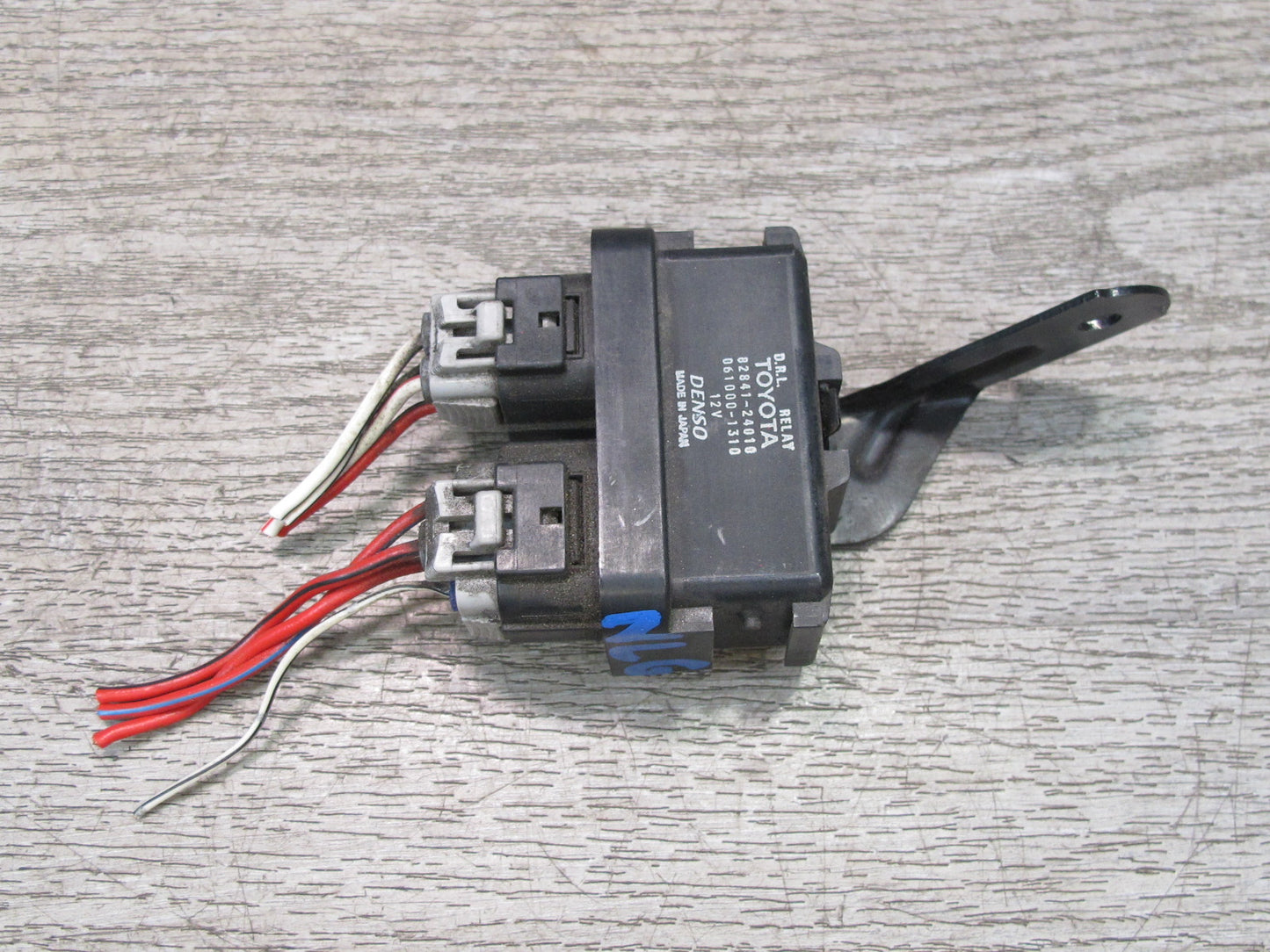 98-05 Lexus JZS160L GS400 GS430 GS300 Running Light Relay Module 82841-24010 OEM
