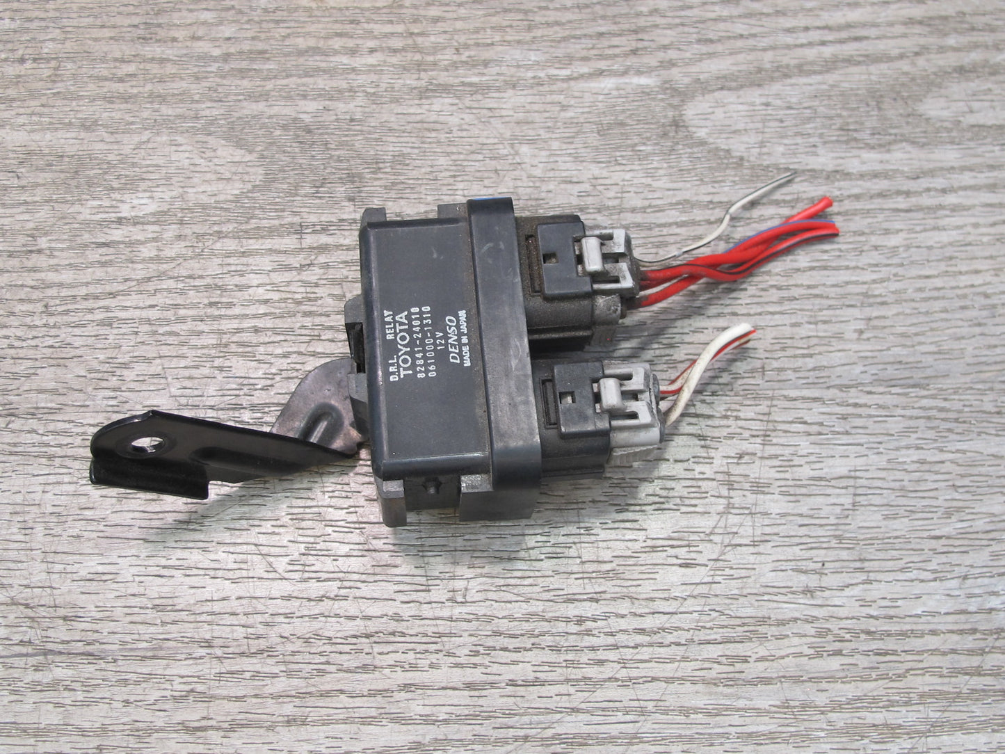 98-05 Lexus JZS160L GS400 GS430 GS300 Running Light Relay Module 82841-24010 OEM